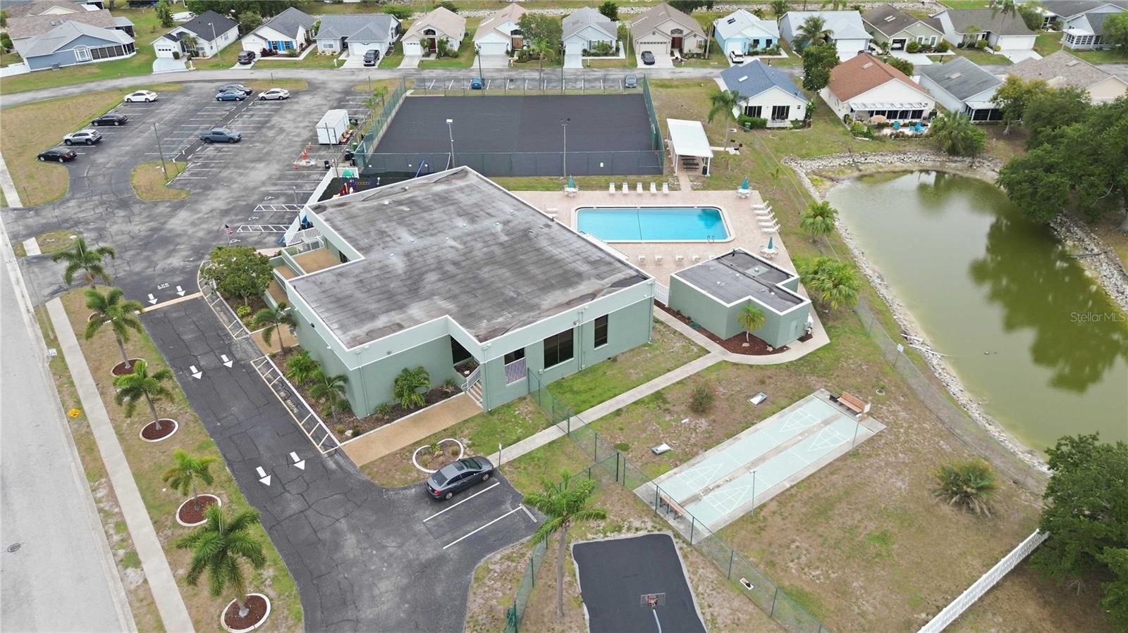 TOWNHOUSES OF LAKESIDE SOUTH - Residential