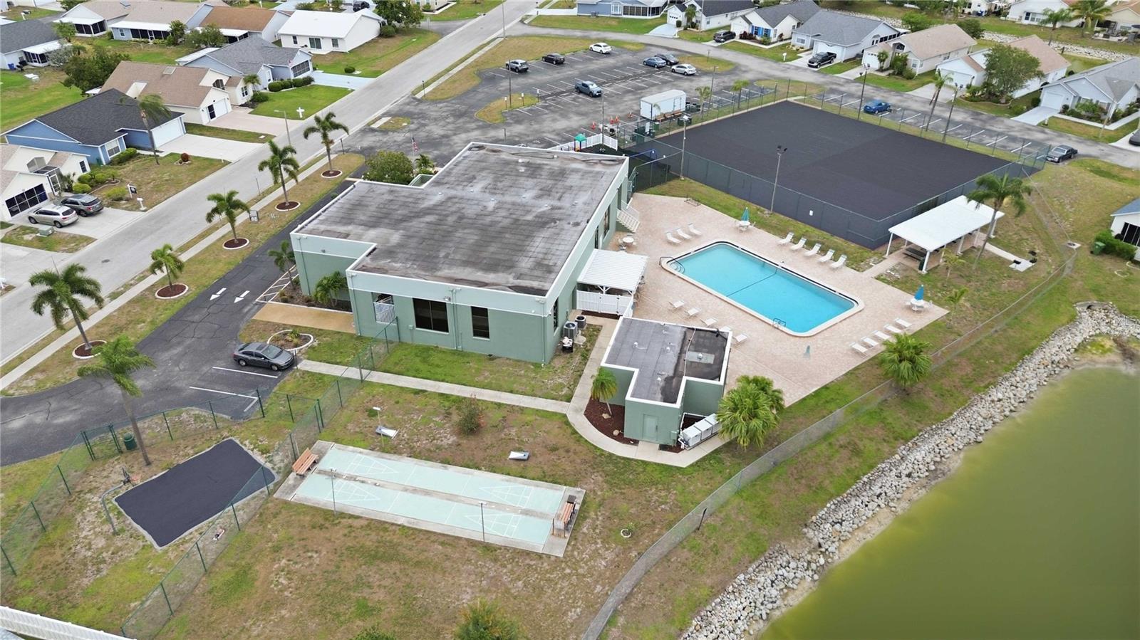 TOWNHOUSES OF LAKESIDE SOUTH - Residential