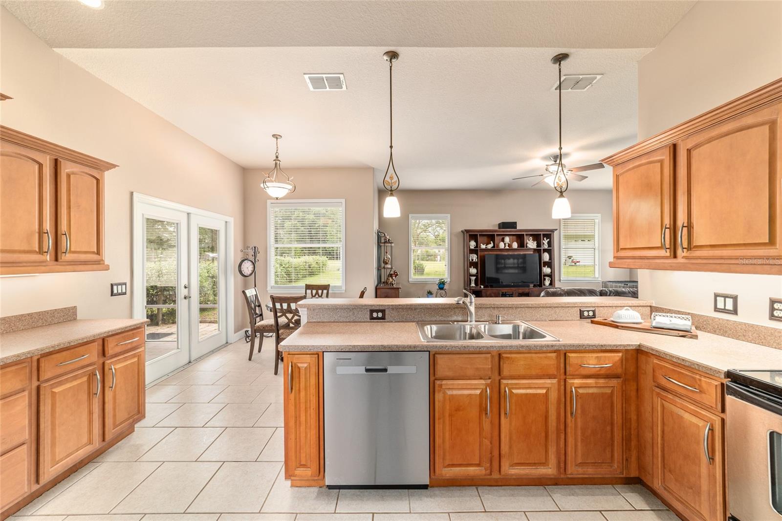 ROLLING RANCHETTS - Residential