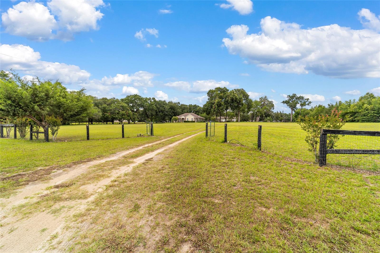 ROLLING RANCHETTS - Residential