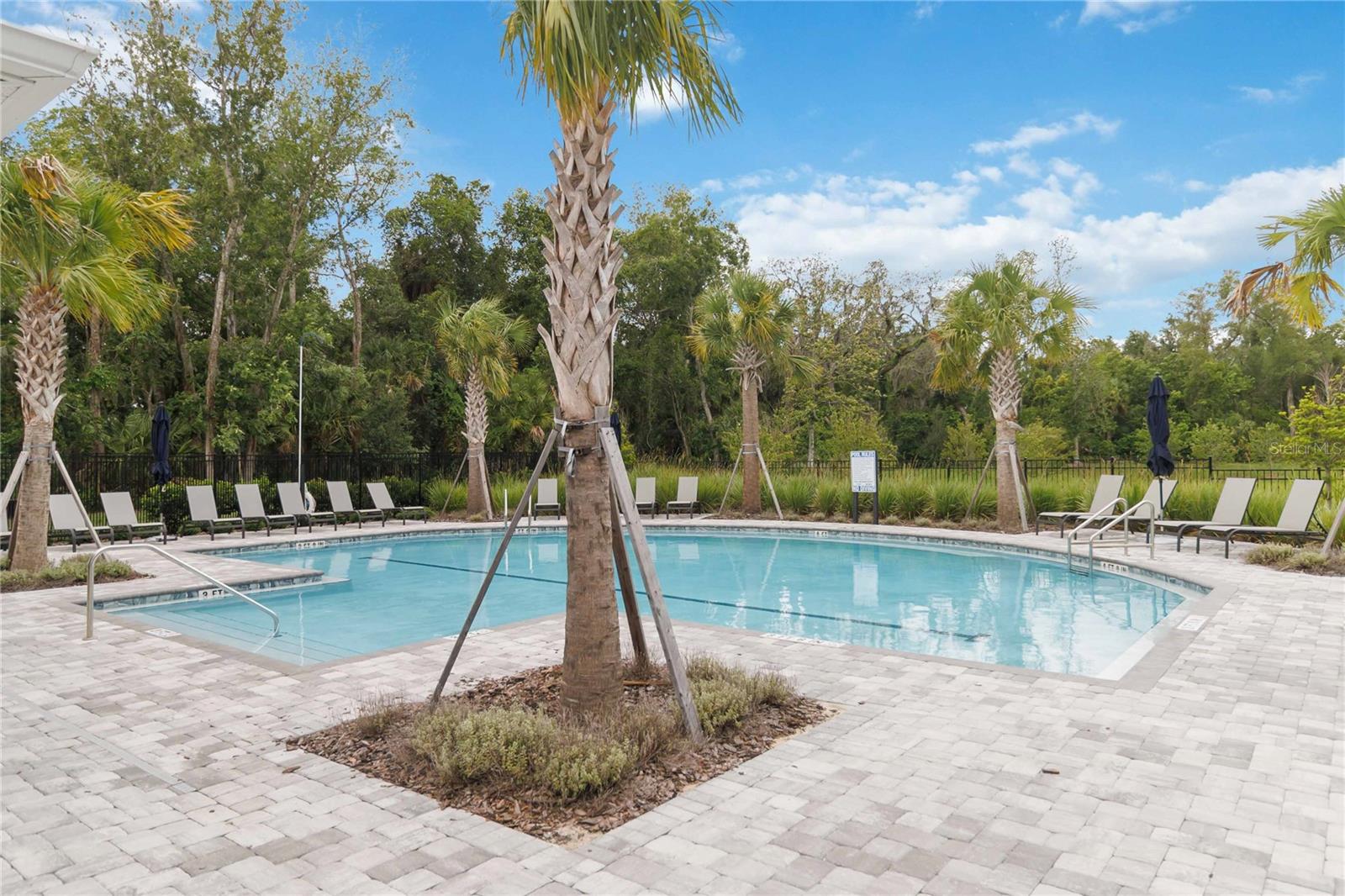 HICKORY GROVE TWNHMS - Residential
