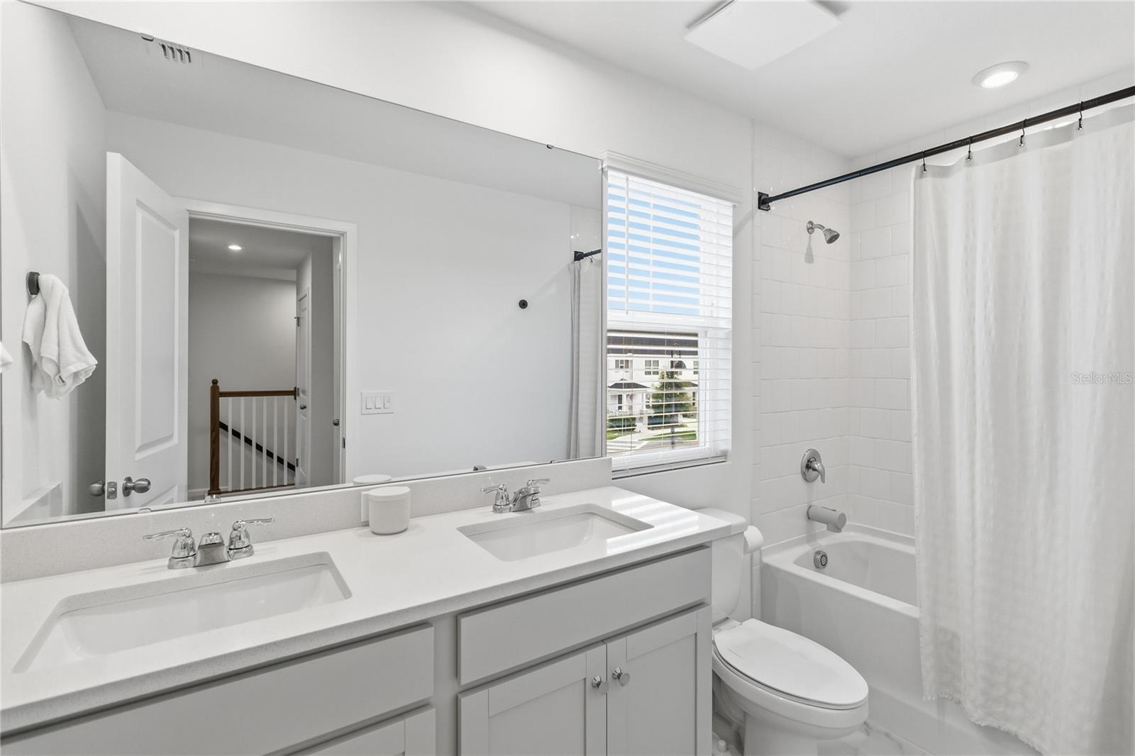 HICKORY GROVE TWNHMS - Residential