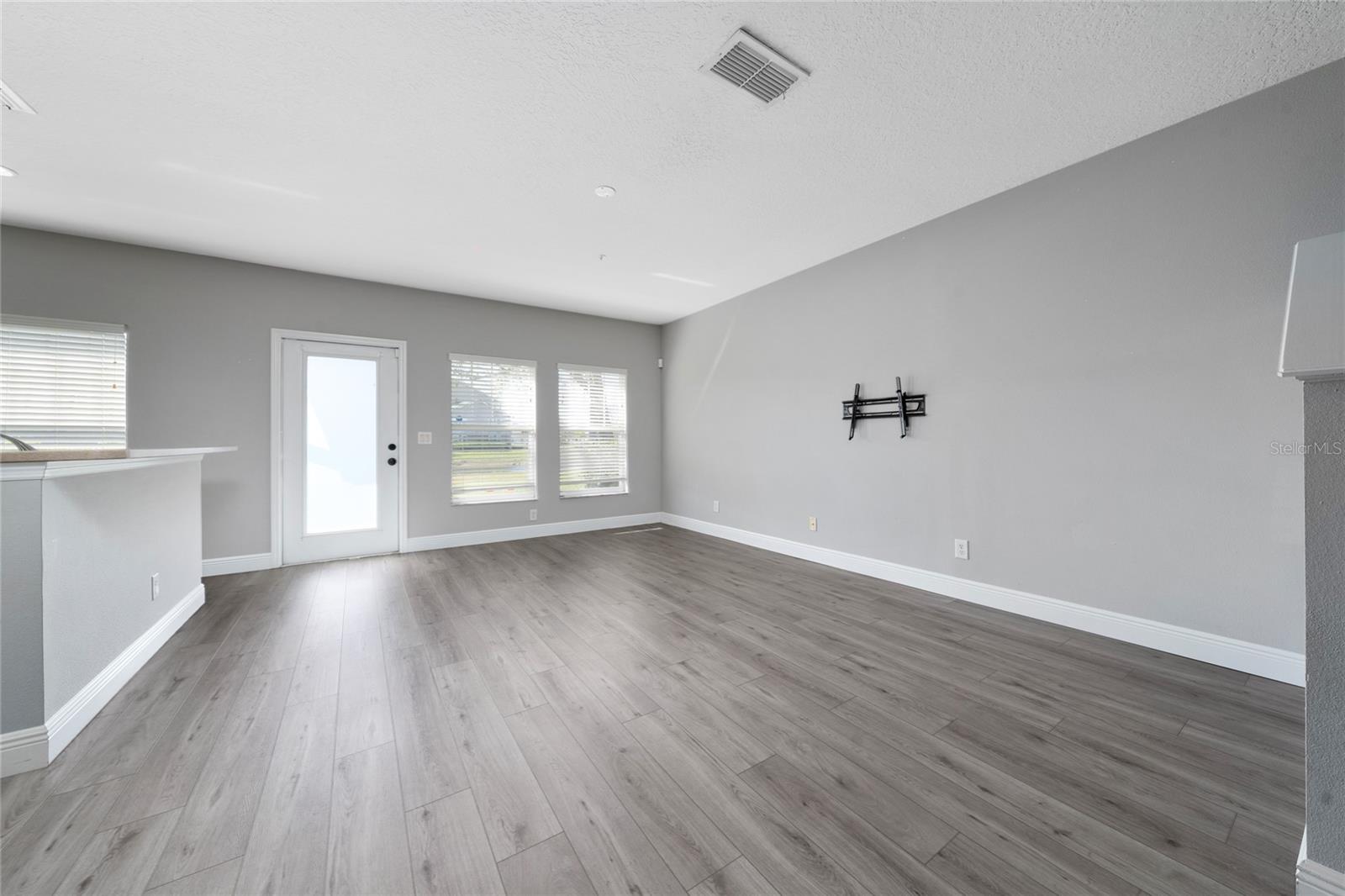 CROWNTREE LAKES 02 & 03 - Residential Lease