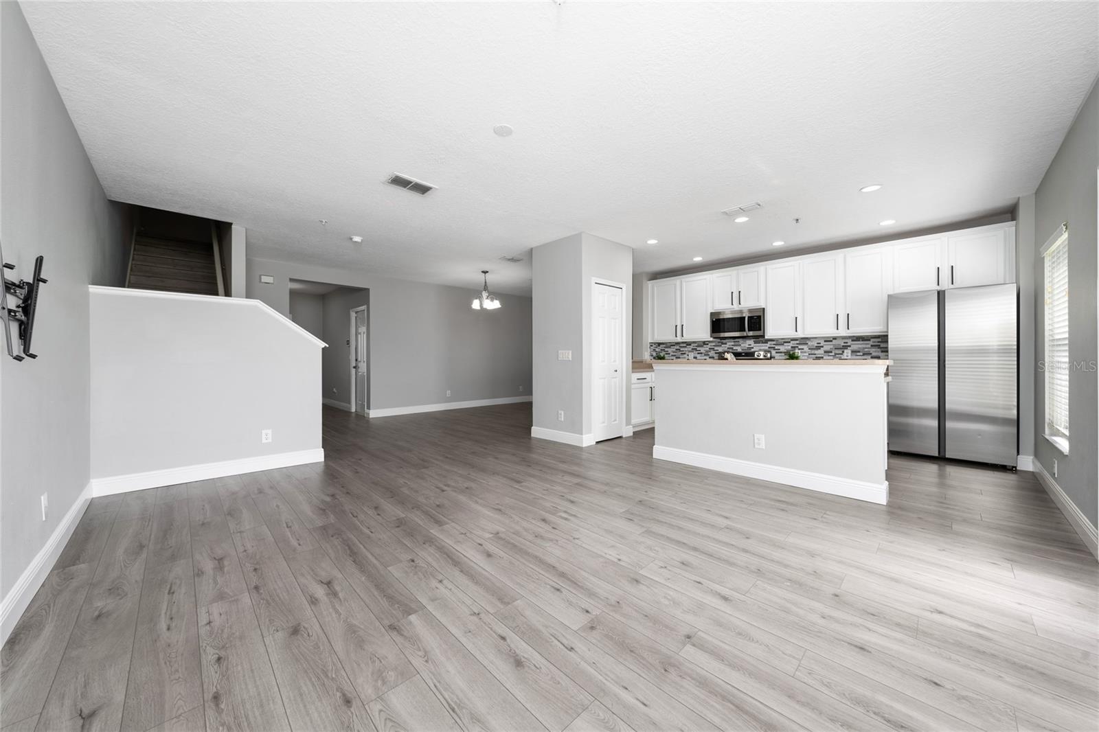CROWNTREE LAKES 02 & 03 - Residential Lease