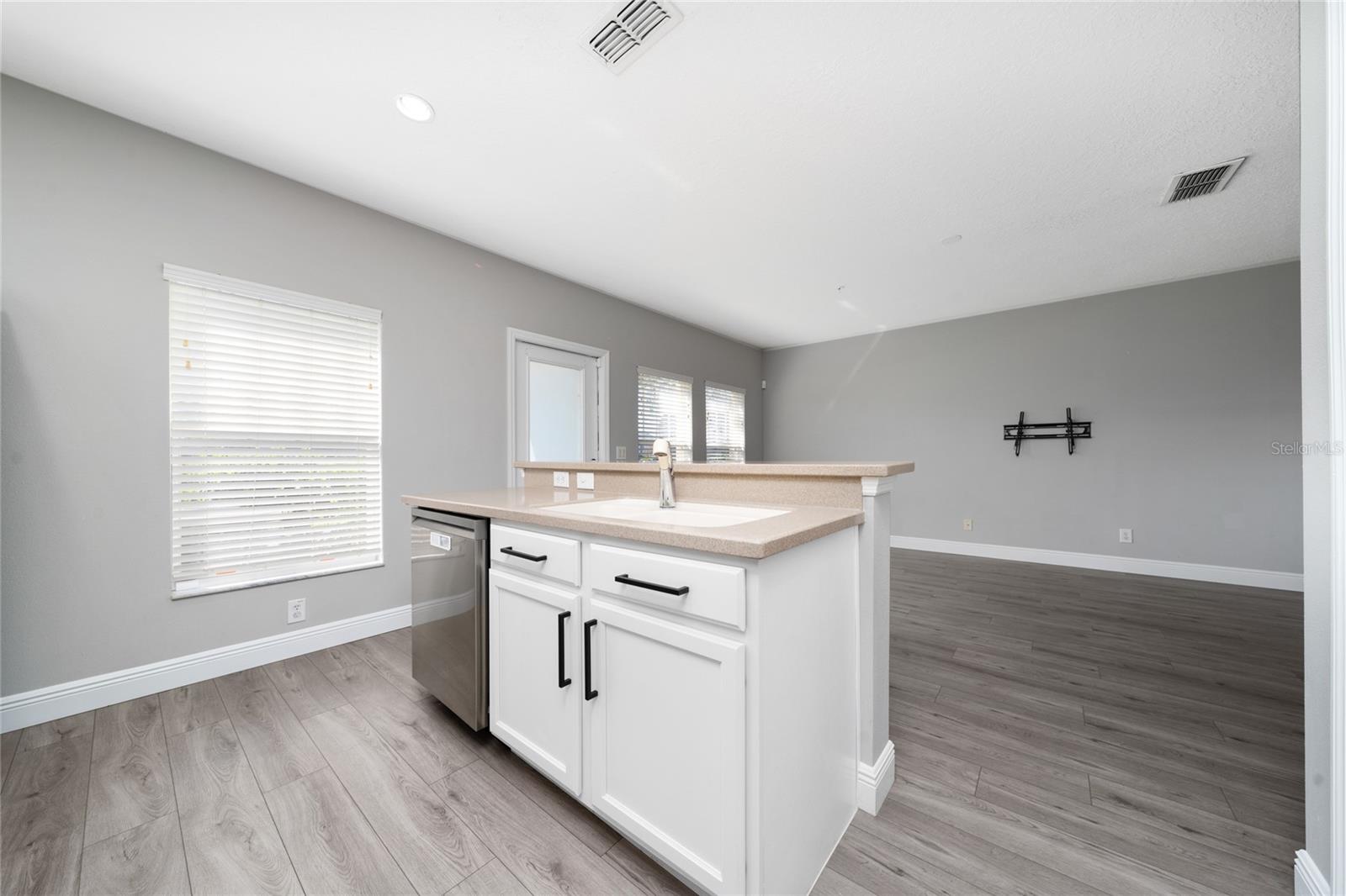 CROWNTREE LAKES 02 & 03 - Residential Lease
