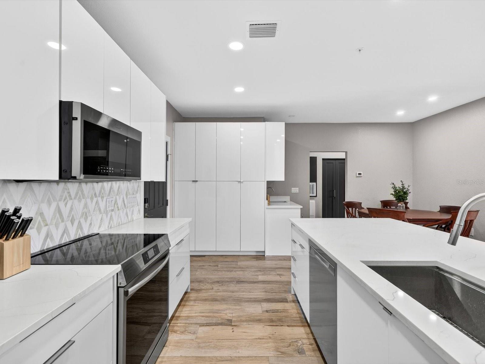 CULBREATH KEY BAYSIDE CONDOMIN - Residential