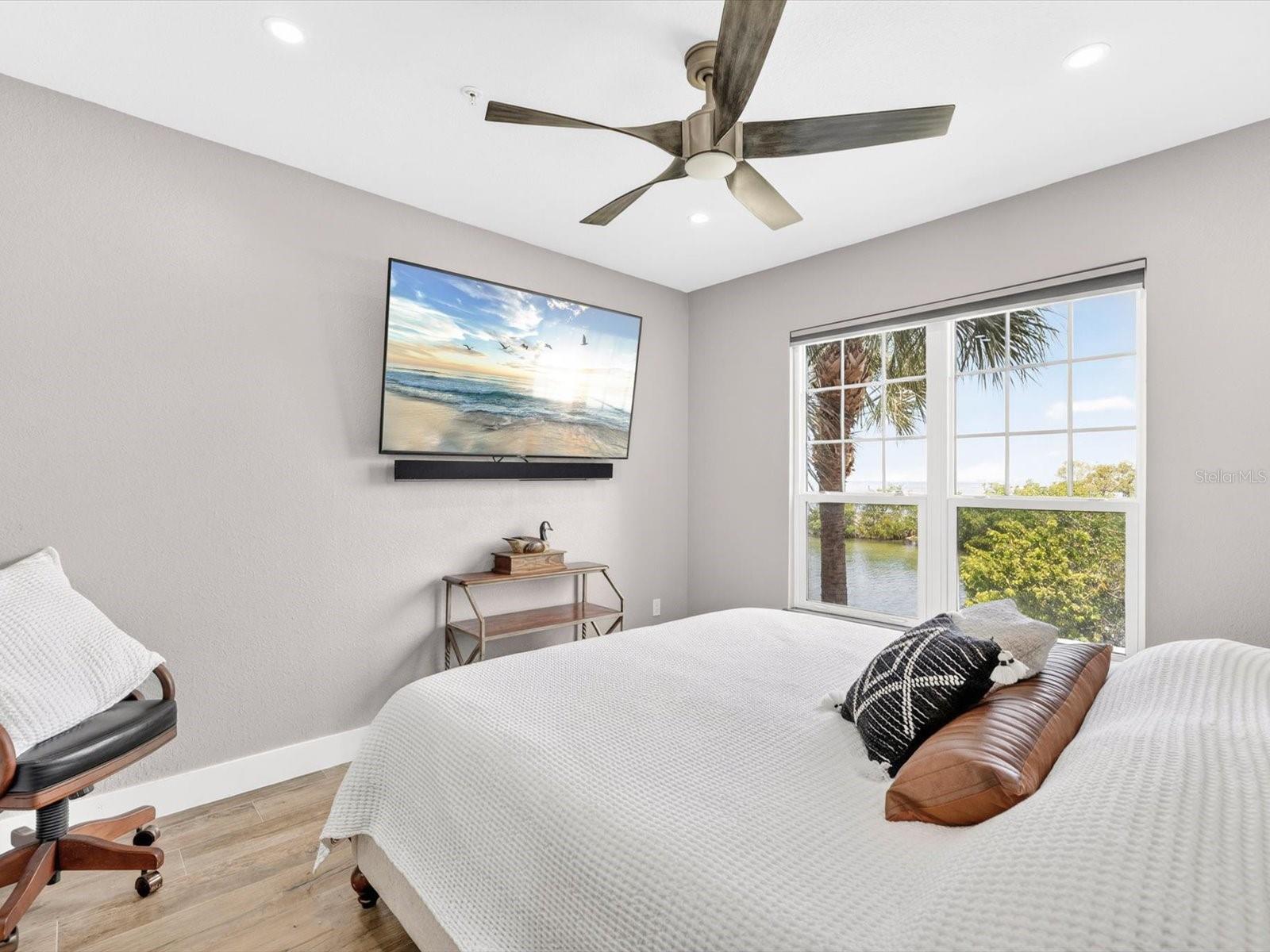 CULBREATH KEY BAYSIDE CONDOMIN - Residential