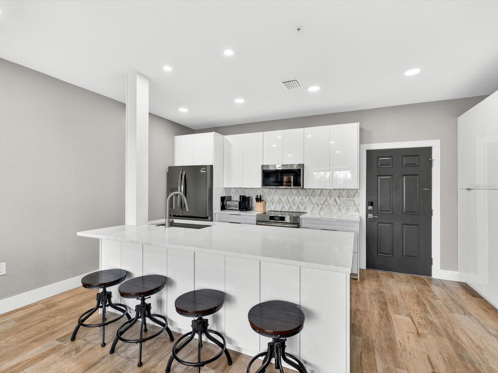 CULBREATH KEY BAYSIDE CONDOMIN - Residential