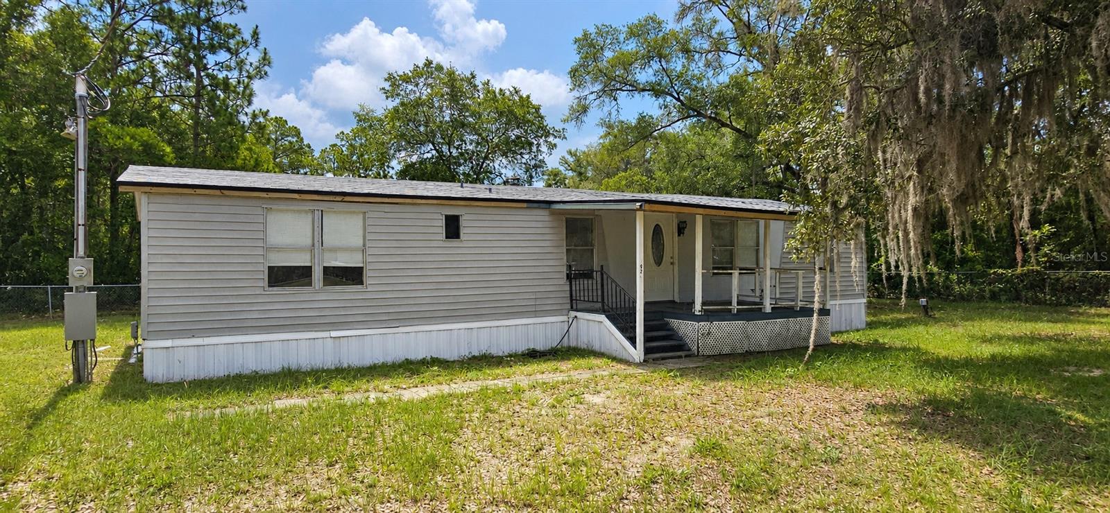 Acquire TWO NEIGHBORING INVESTMENT PROPERTIES with discounted package pricing available when purchased together with the adjacent property at 706 DAVID AVE.
Set beneath mature live oaks on one of the LARGER HOMESITES in the neighborhood, this 3-bedroom, 2-bath home offers 1,344 heated square feet, a spacious living area, an open kitchen, and a covered front porch. A NEW ROOF INSTALLED LESS THAN ONE YEAR AGO means one of the largest capital improvements has already been completed.
Whether your plan is to renovate, build long-term rental income, or expand your investment portfolio, this property delivers the space, location, and added value that make it worth a closer look.