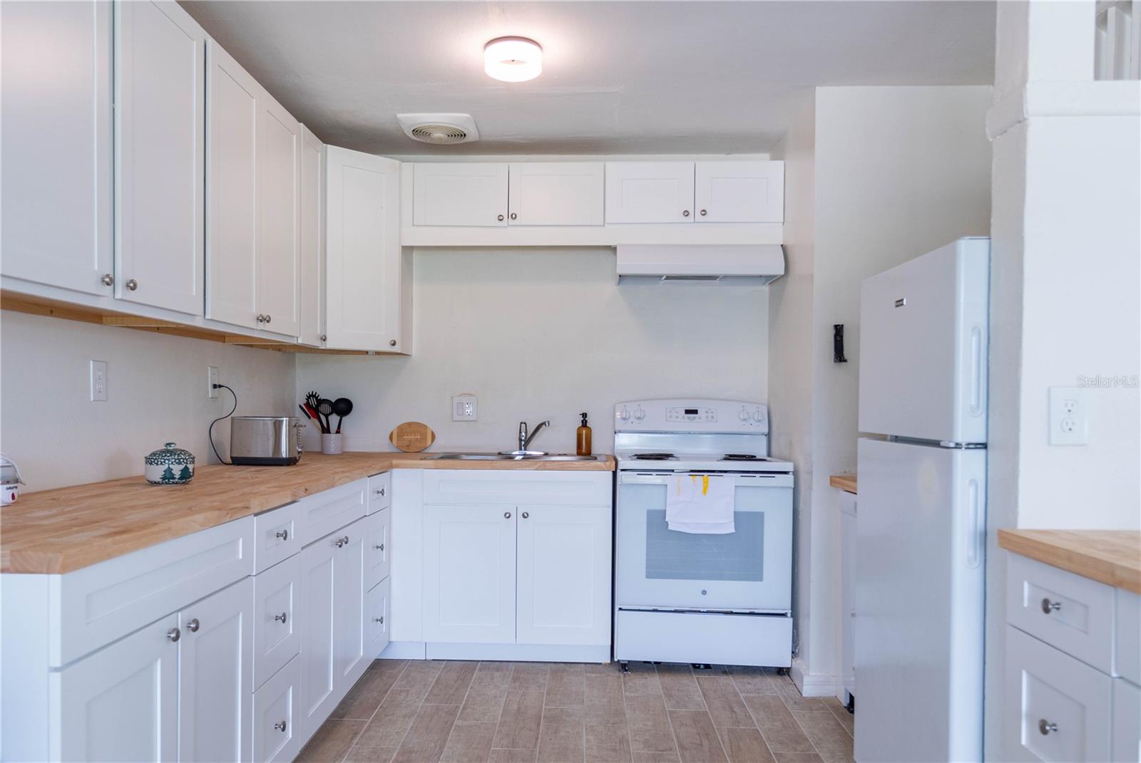 TANGELO PARK SEC 04 - Residential Lease