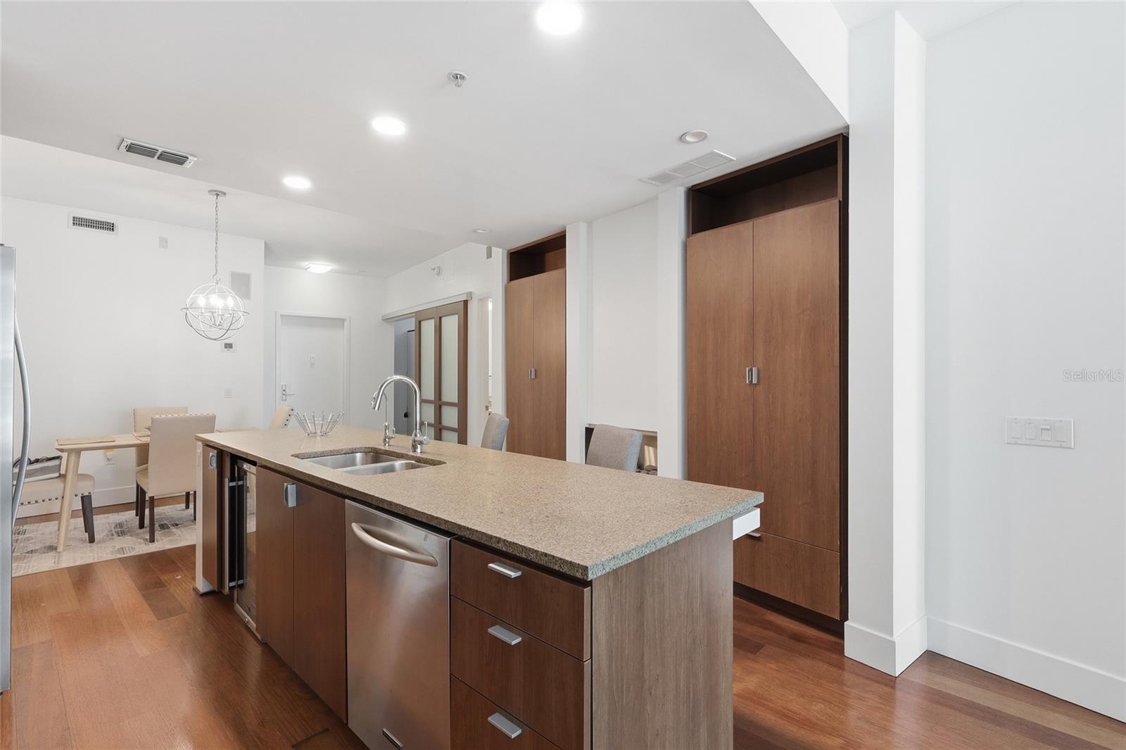 THE PLACE AT CHANNELSIDE A CON - Residential
