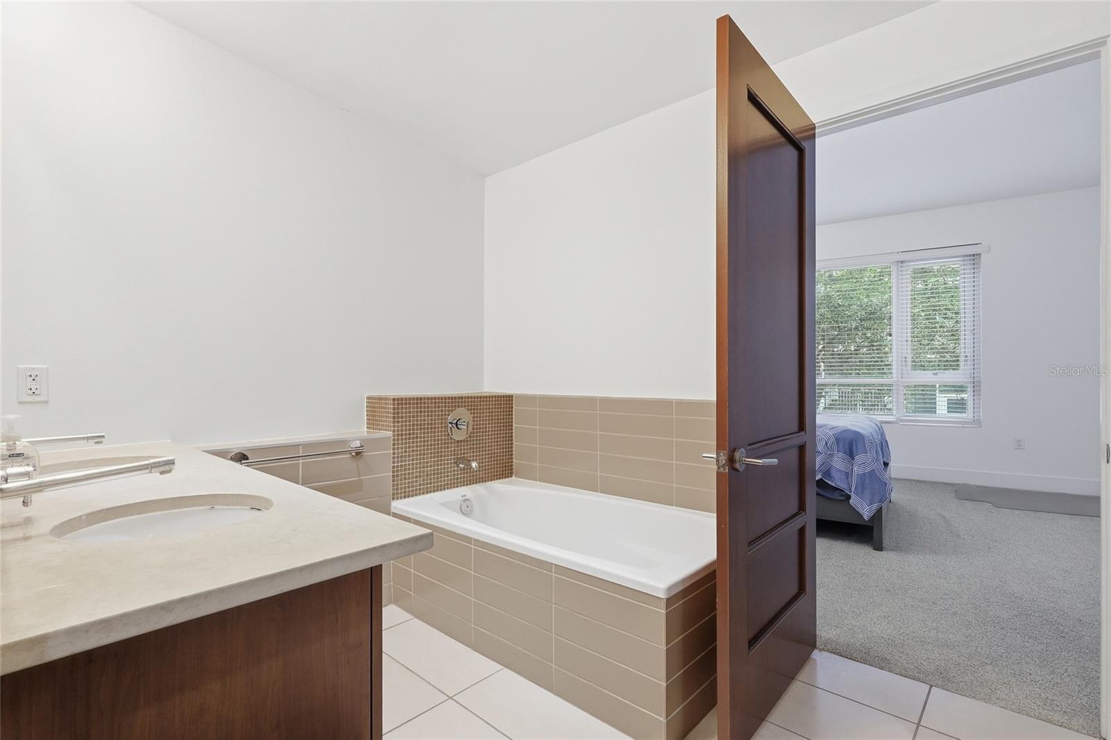 THE PLACE AT CHANNELSIDE A CON - Residential
