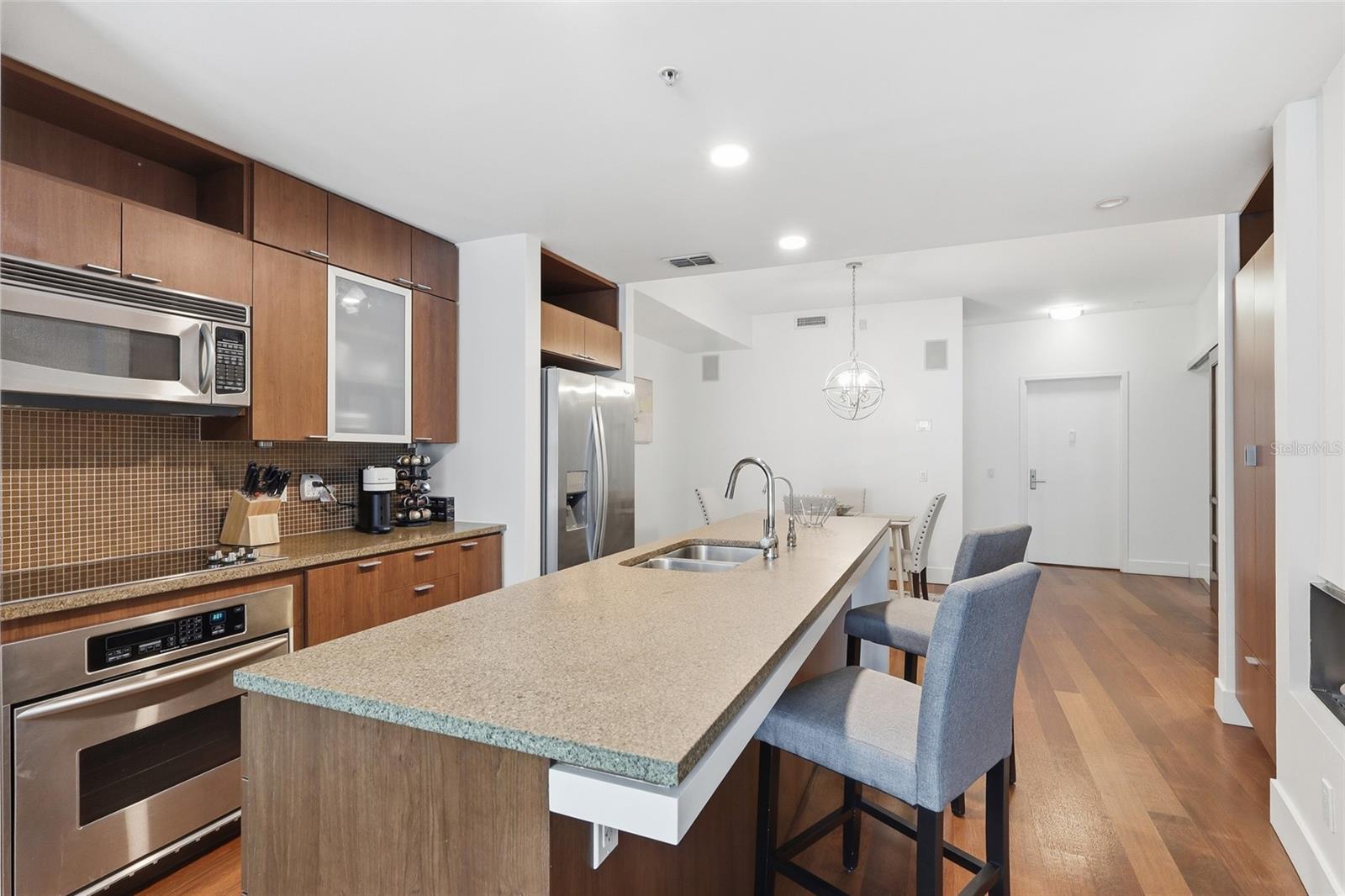 THE PLACE AT CHANNELSIDE A CON - Residential