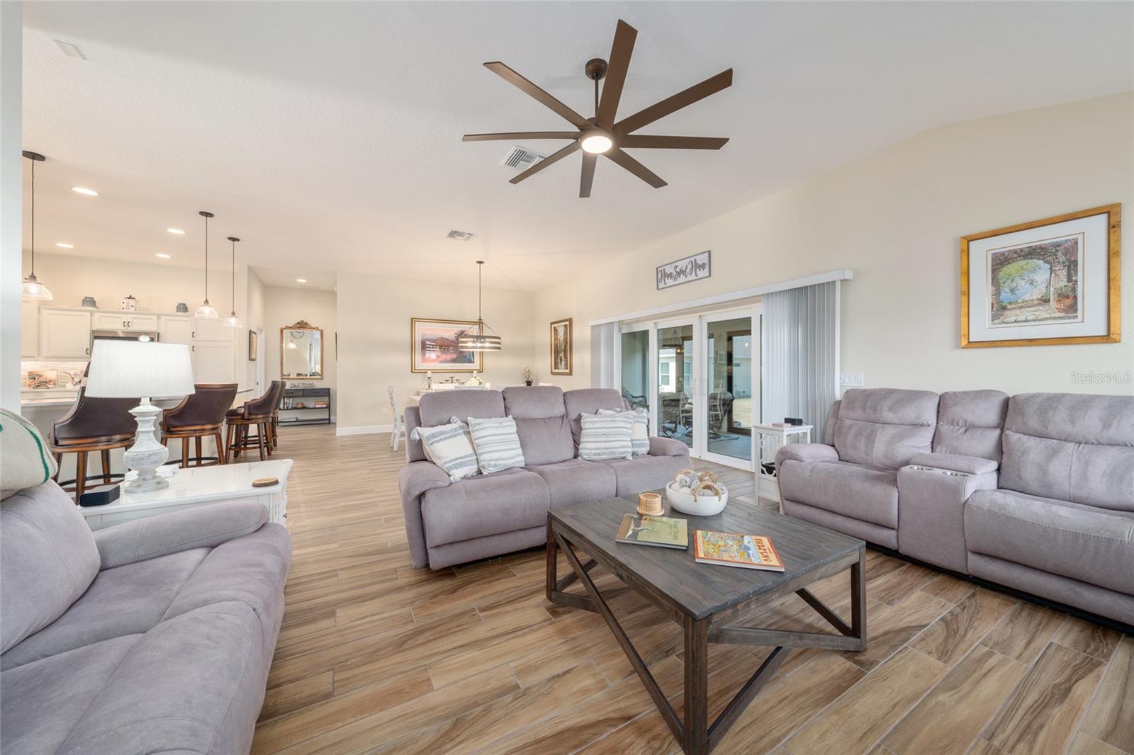 VILLAGES/SOUTHERN OAKS UN 51 - Residential