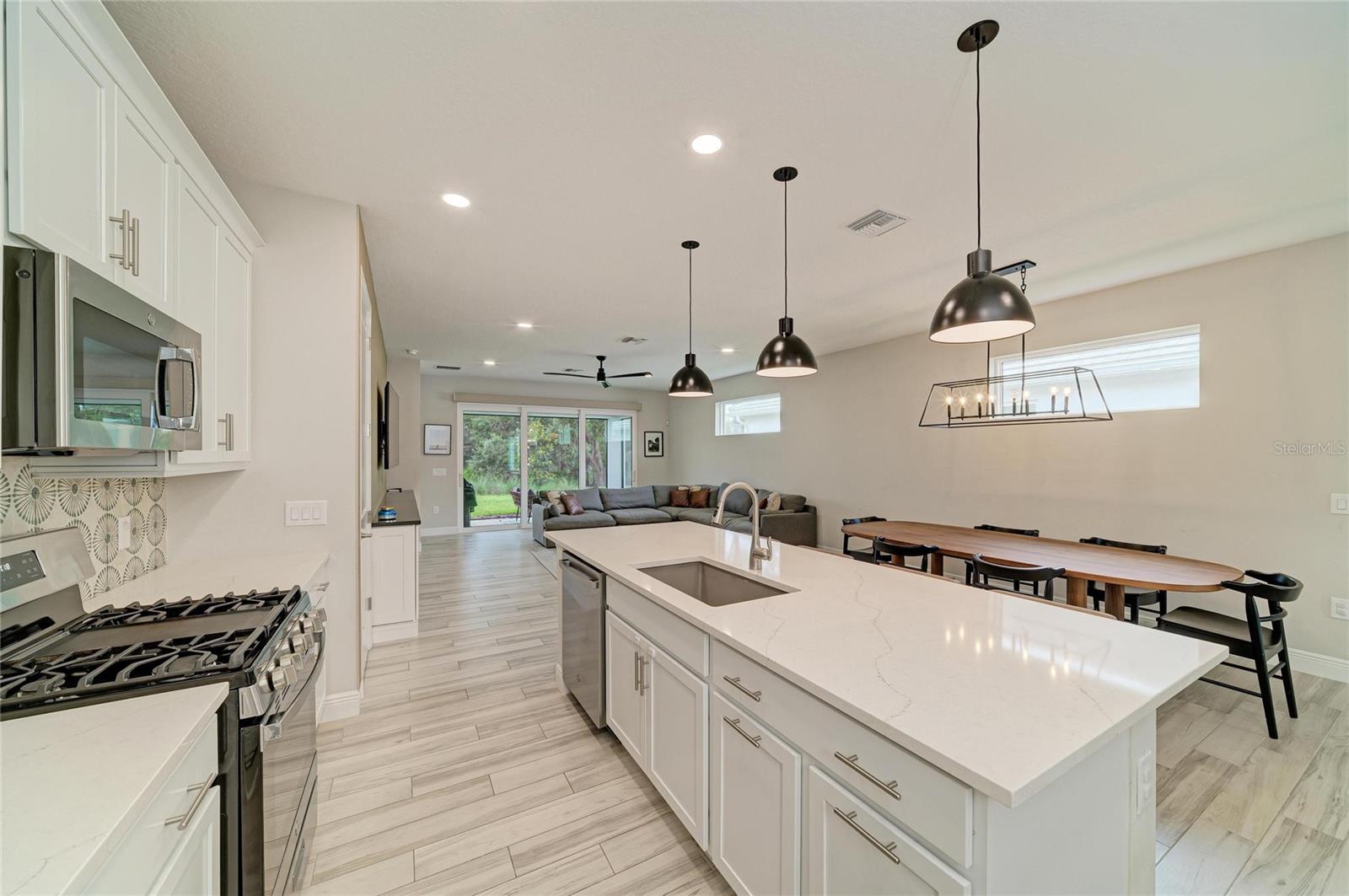 LAKEHOUSE COVE/WATERSIDE PH 5 - Residential