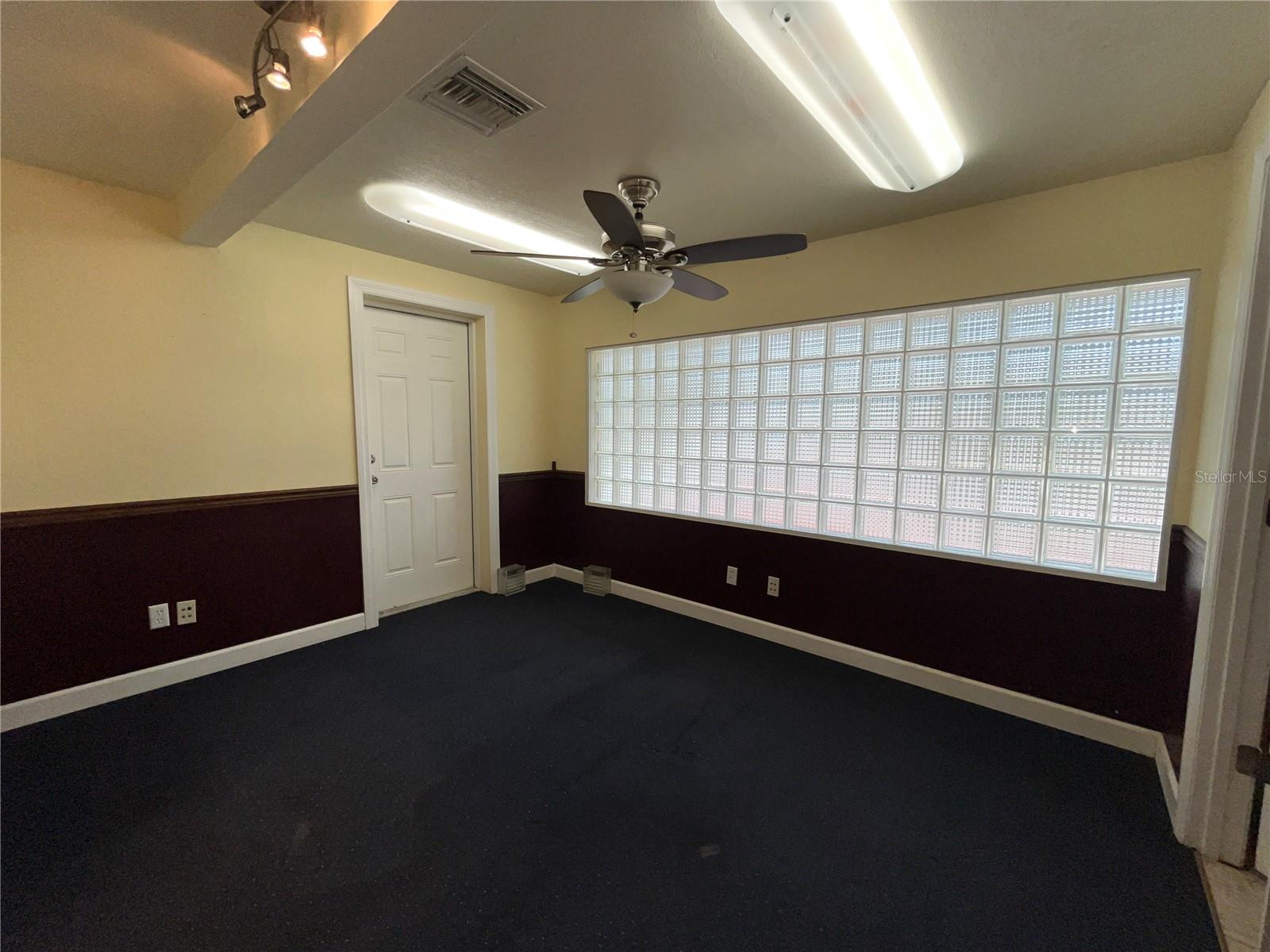 AVON PARK - Commercial Sale