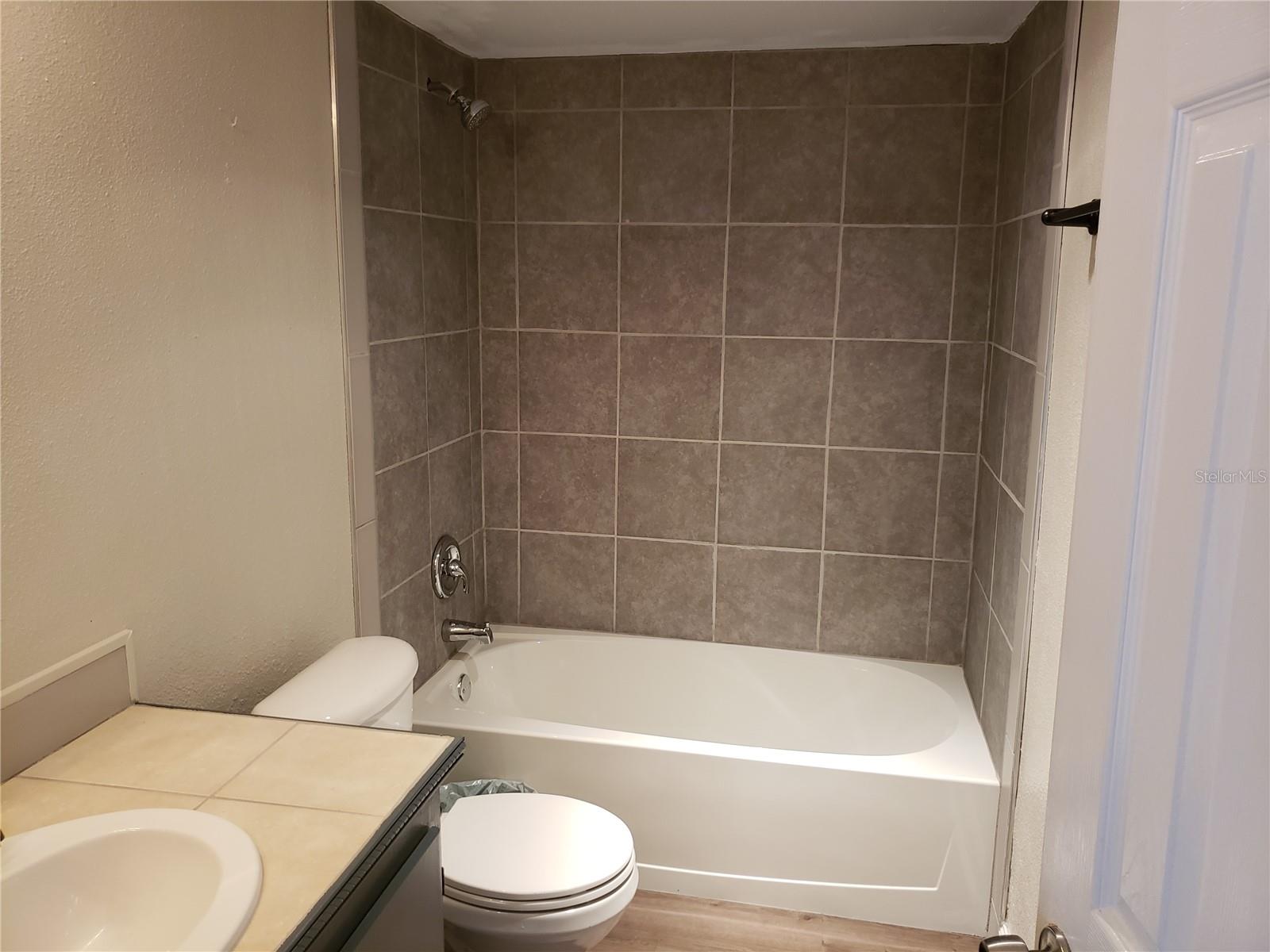 LAGO VISTA SUB - Residential Lease