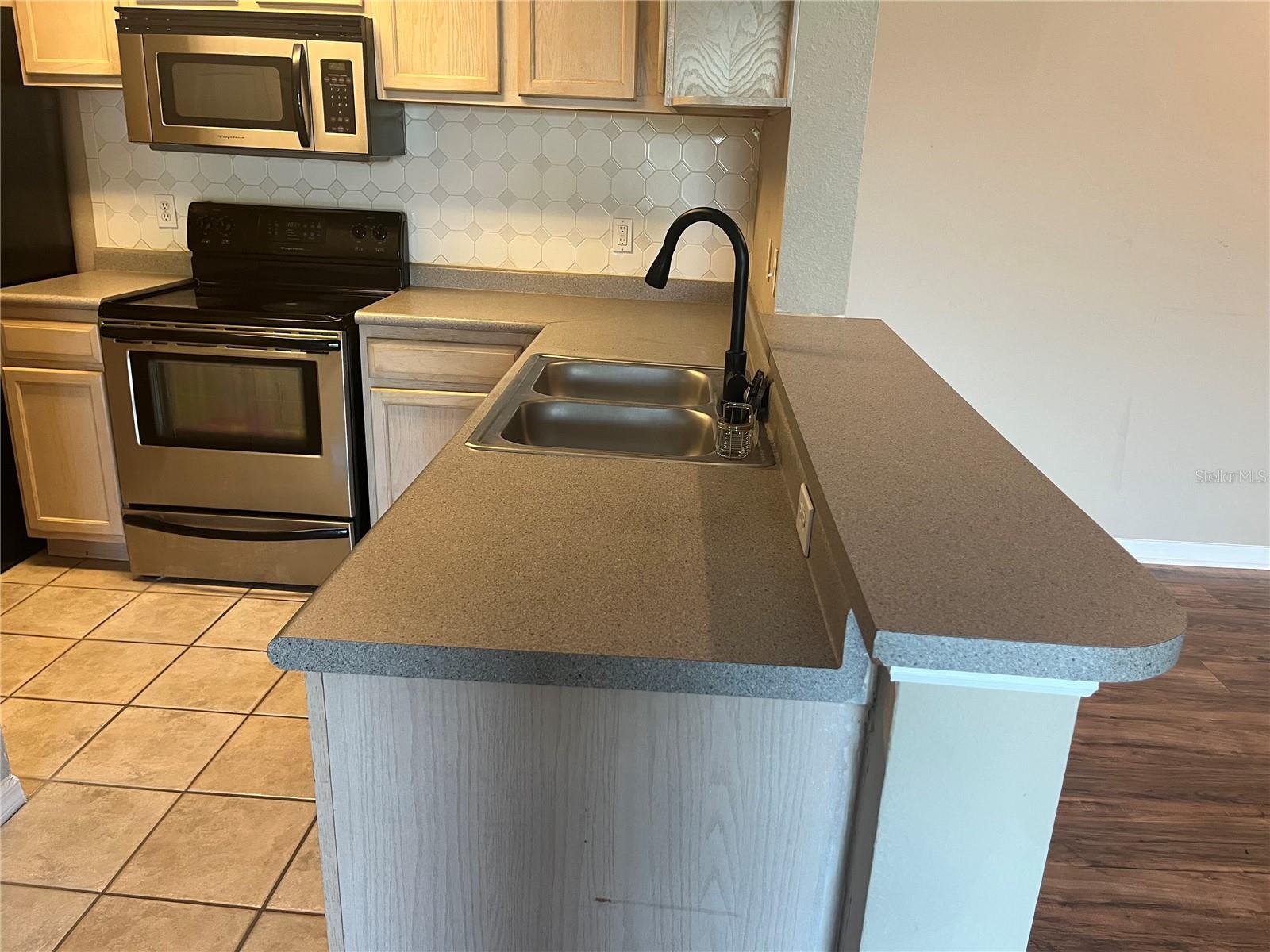 SAND LAKE PRIVATE RESIDENCES - Residential Lease