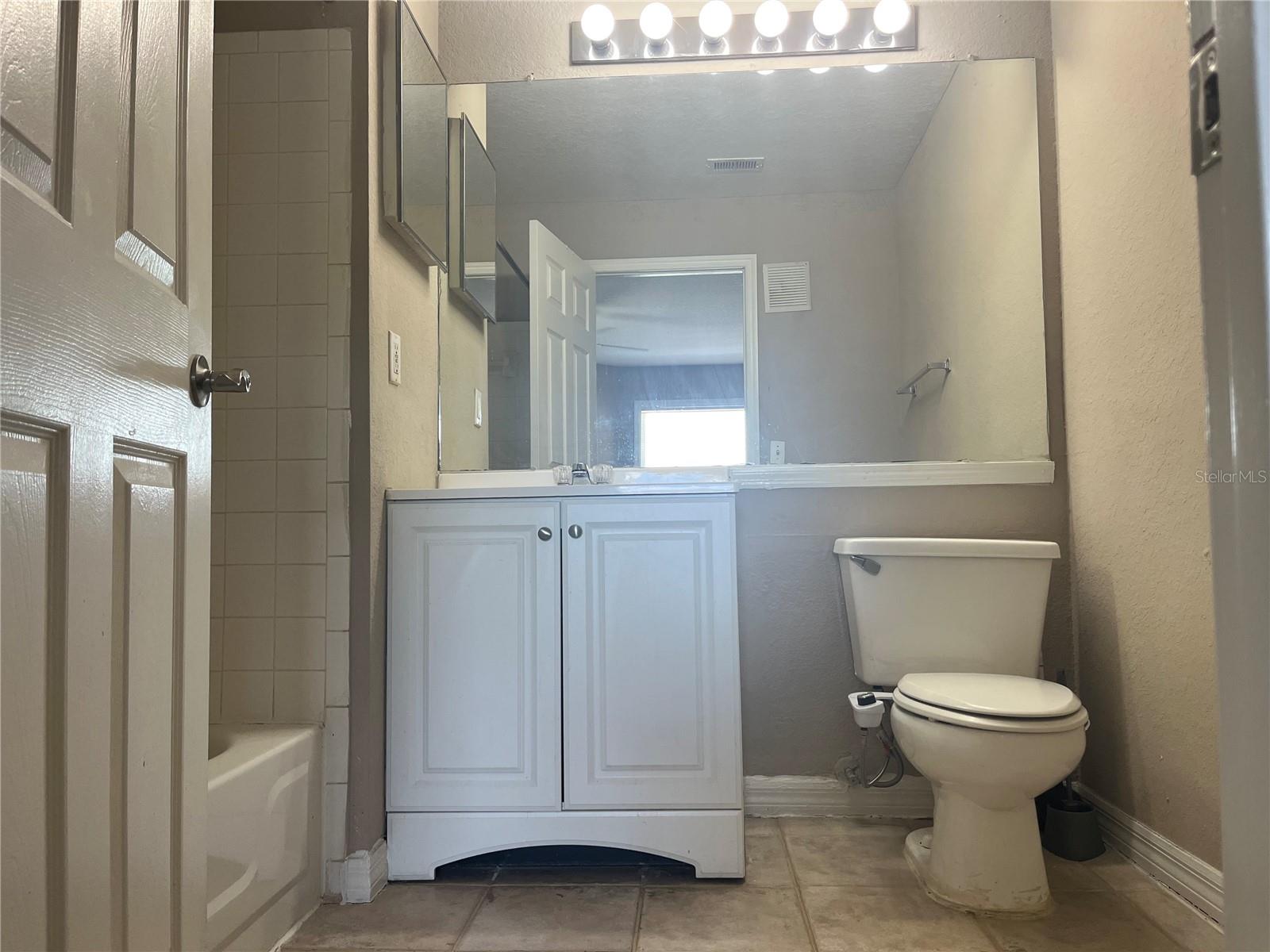 SAND LAKE PRIVATE RESIDENCES - Residential Lease