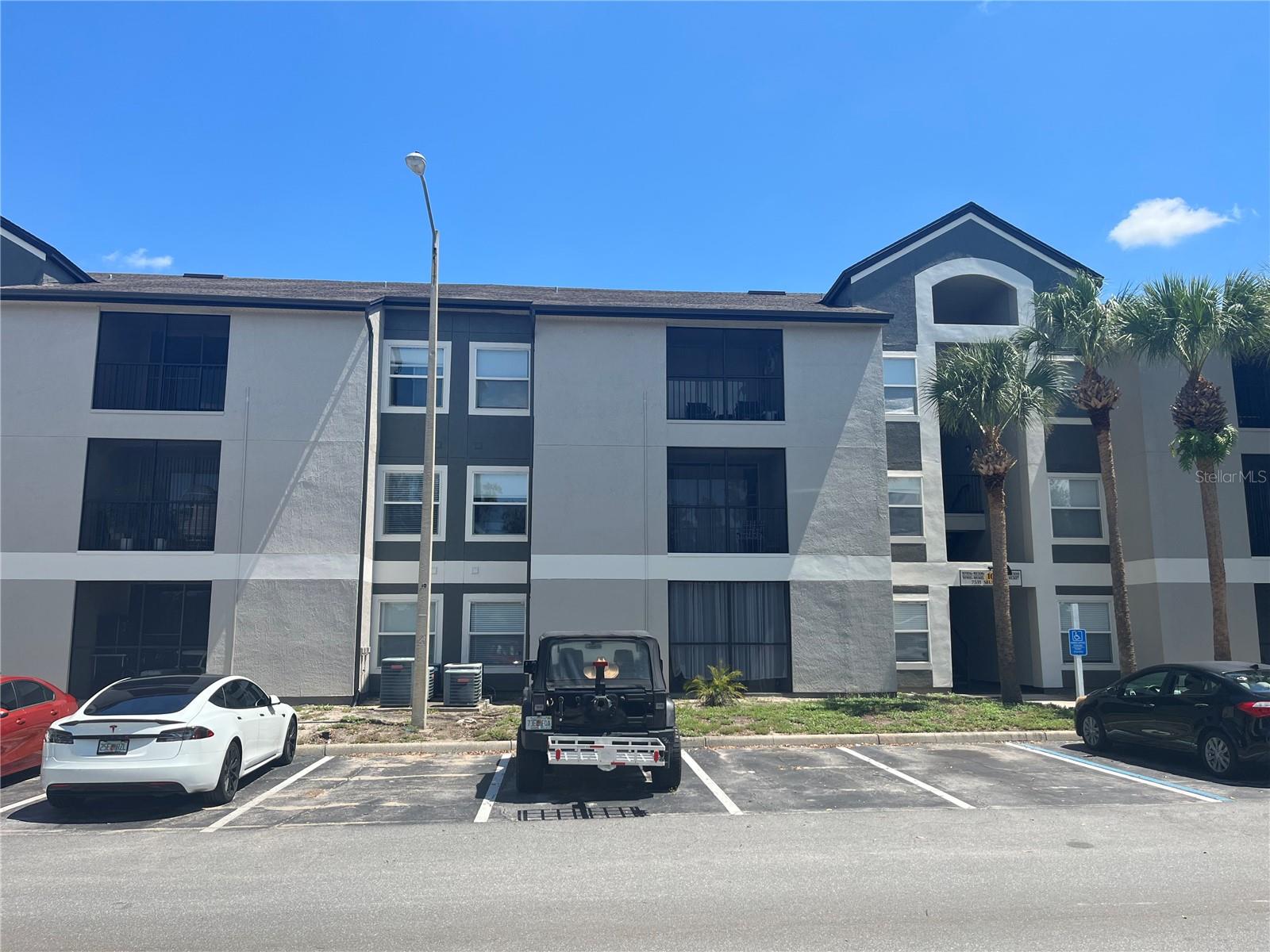 SAND LAKE PRIVATE RESIDENCES - Residential Lease
