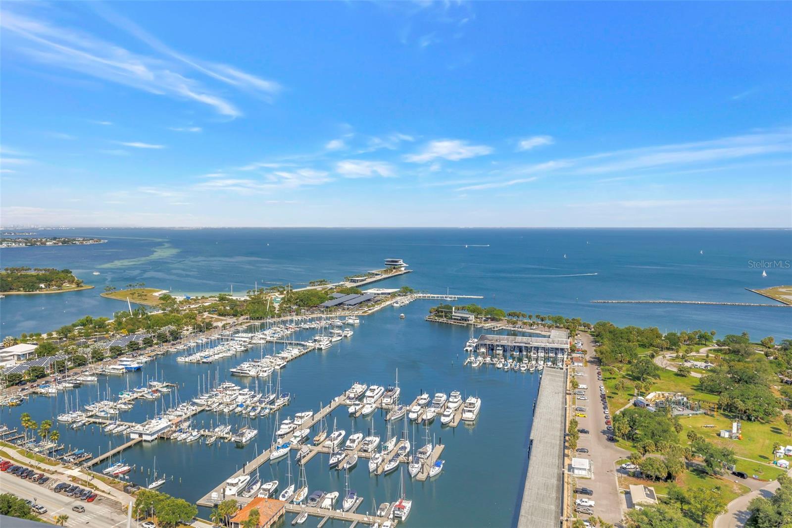 Beautiful condo in Downtown St Petersburg, with spectacular partial water views. Perfectly situated for daily walks. Also walkable to restaurants, shops, museums, parks and the picturesque St. Petersburg iconic: The Pier.