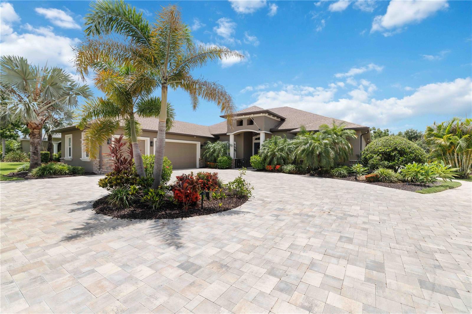 TWIN RIVERS - Residential