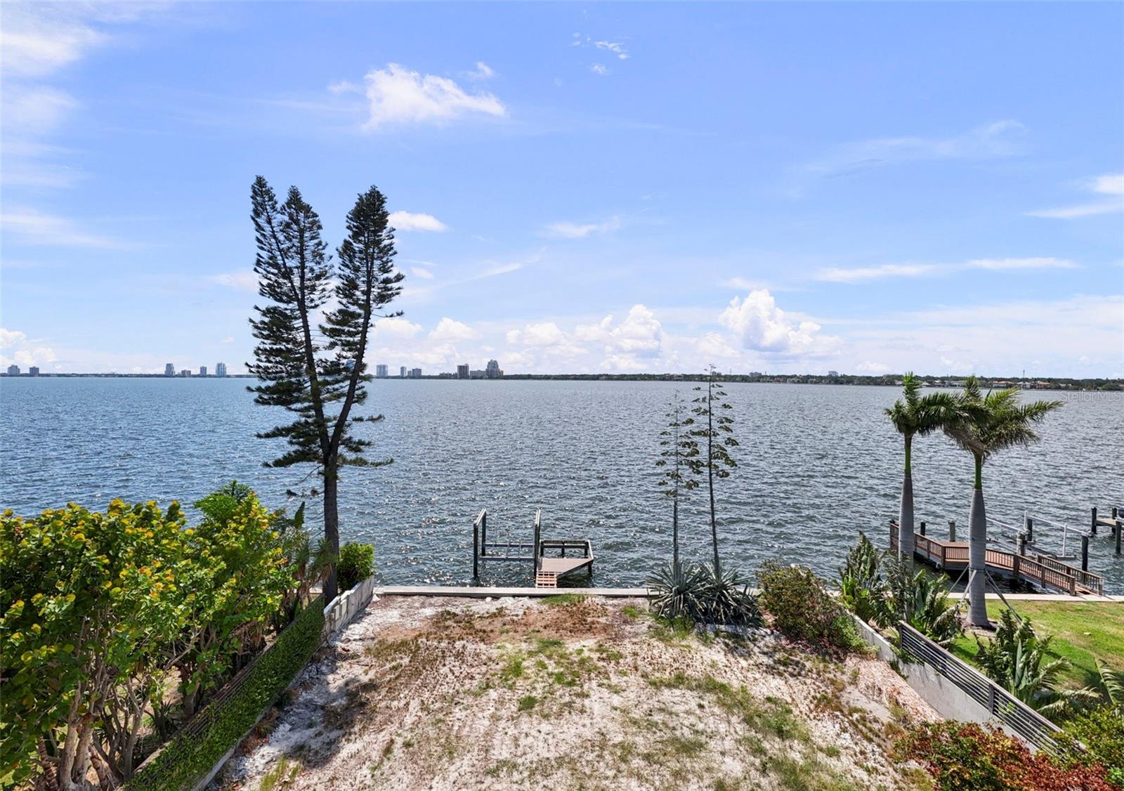 DAVIS ISLANDS PB10 PG52 TO 57 - Residential