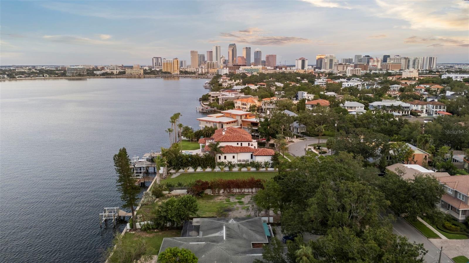 DAVIS ISLANDS PB10 PG52 TO 57 - Residential