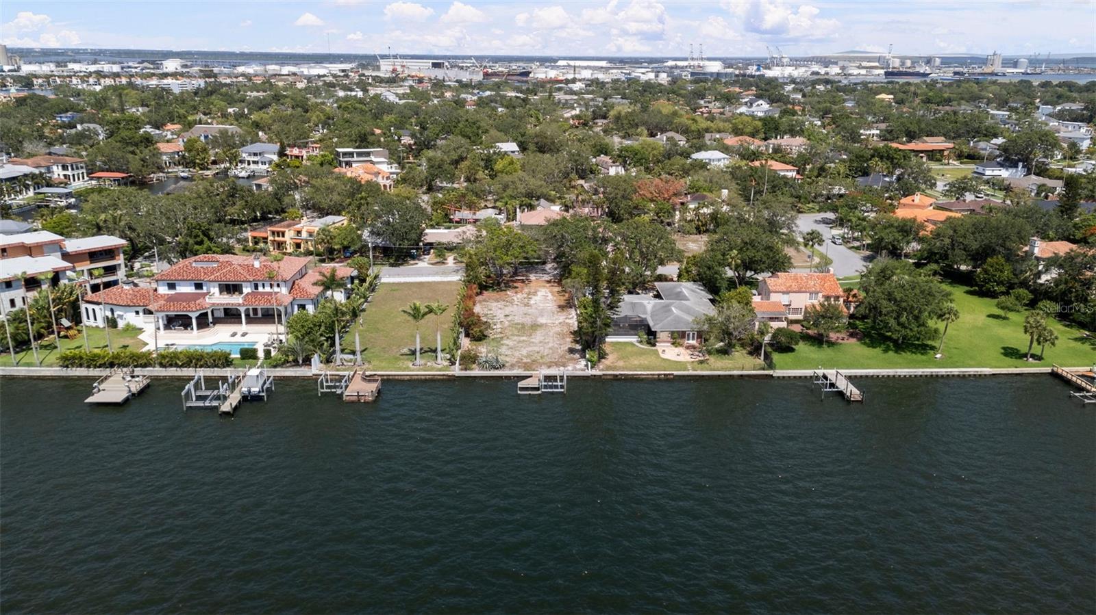 DAVIS ISLANDS PB10 PG52 TO 57 - Residential