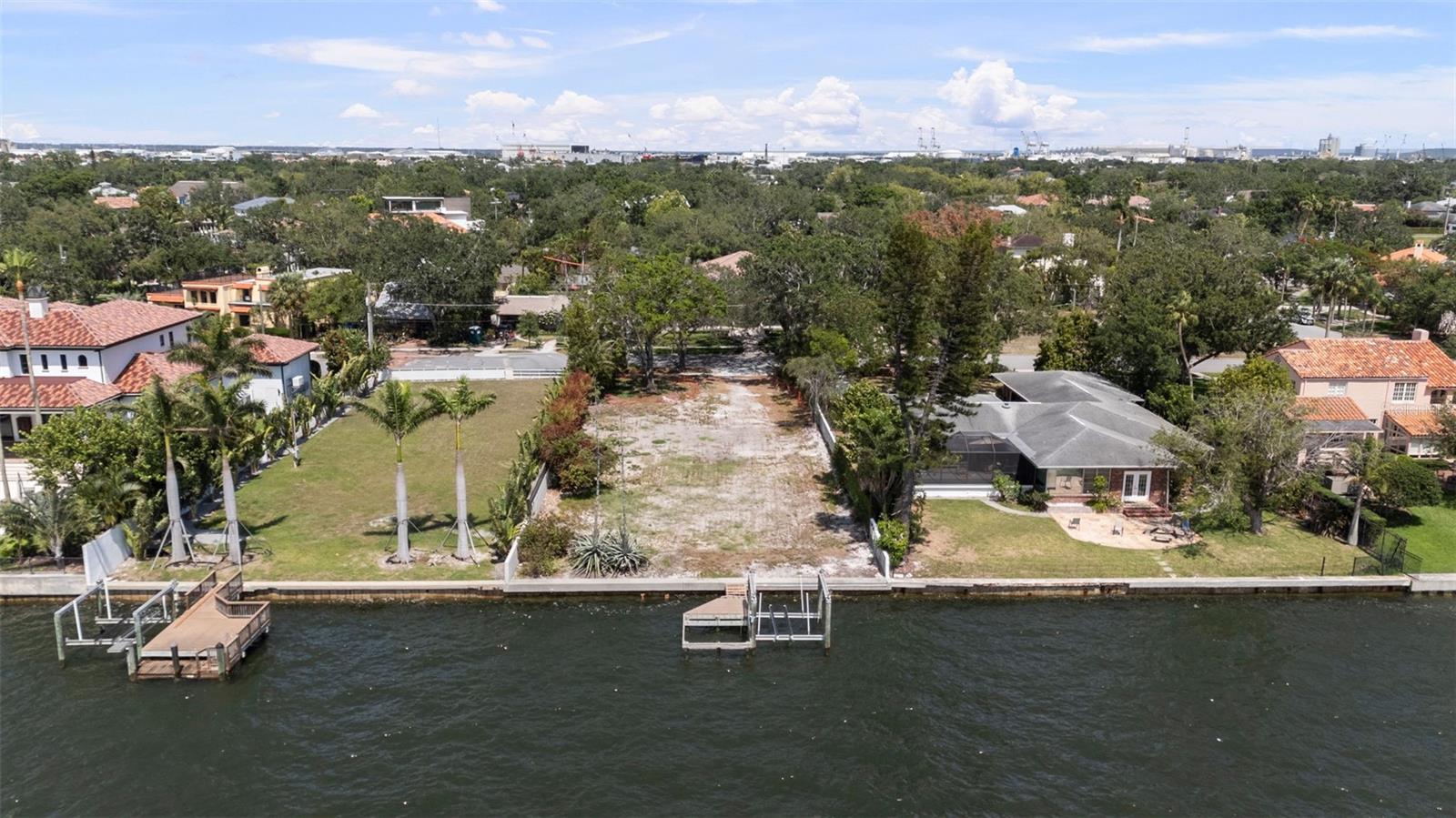 DAVIS ISLANDS PB10 PG52 TO 57 - Residential