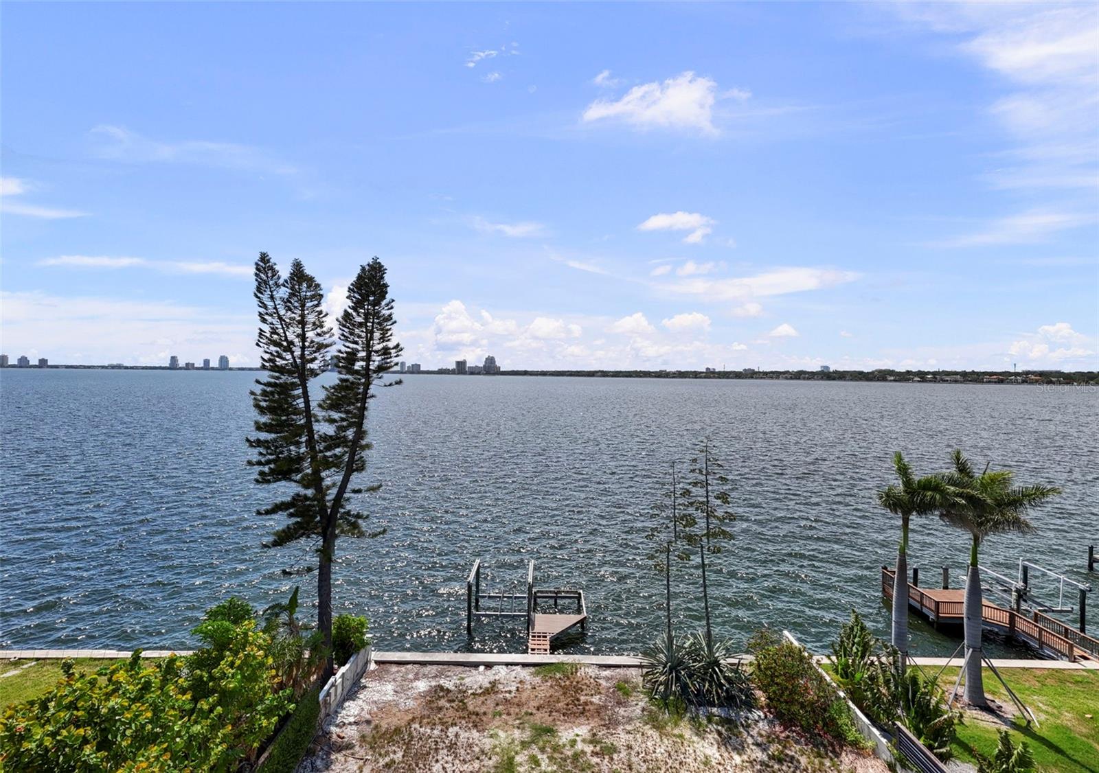 DAVIS ISLANDS PB10 PG52 TO 57 - Residential