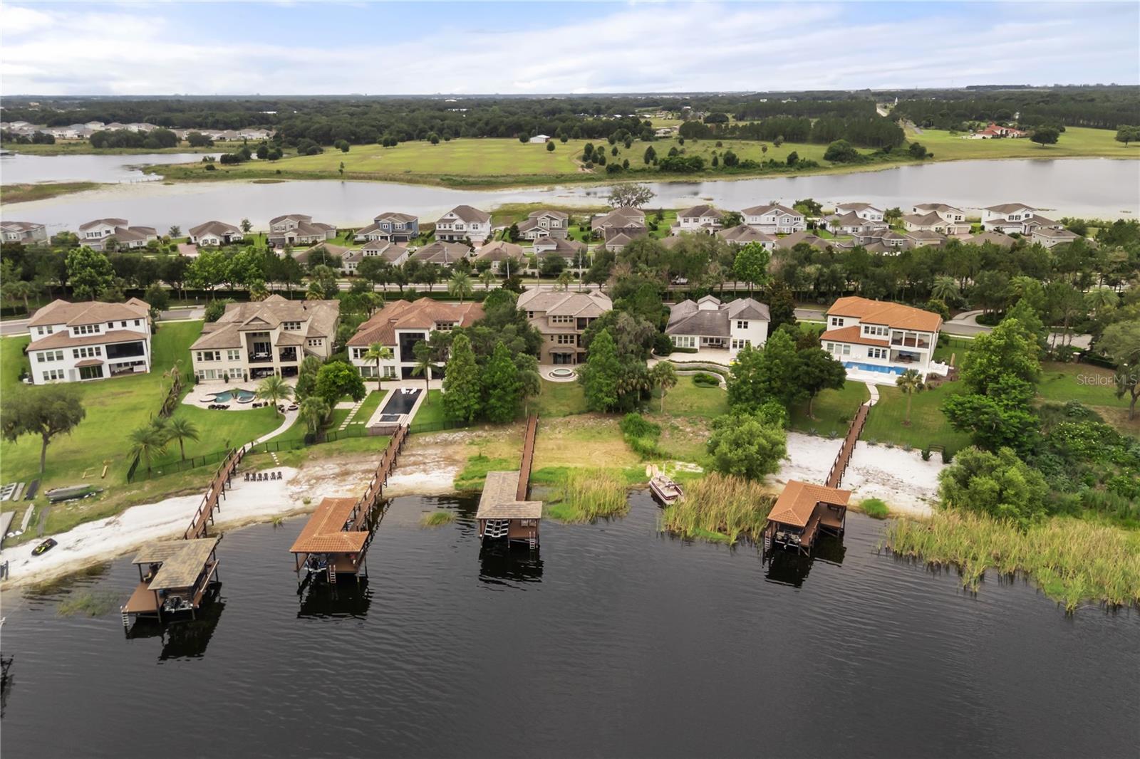 WATERSIDE 90'S - Residential