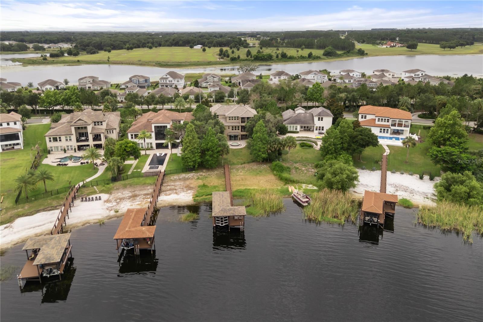 WATERSIDE 90'S - Residential