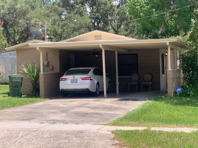 Rare find solid block 3-bedroom 1 bath, well established neighborhood in the heart of Leesburg, conveniently located near lake Harris, restaurants and shopping center, Ski beach and Venetian Gardens Park on Lake Harris for enthusiast looking for outdoor recreational activities, well maintained property, Cozy and Functional lay out.  Well prices Oversized Corner lot under market value for first time buyer looking to add personal touches or investor looking to add to portfolio. Hurryy Won't Last ...