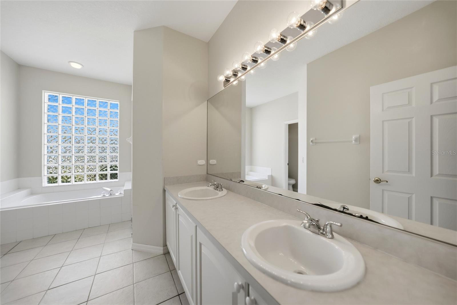 KINGS GATE - Residential