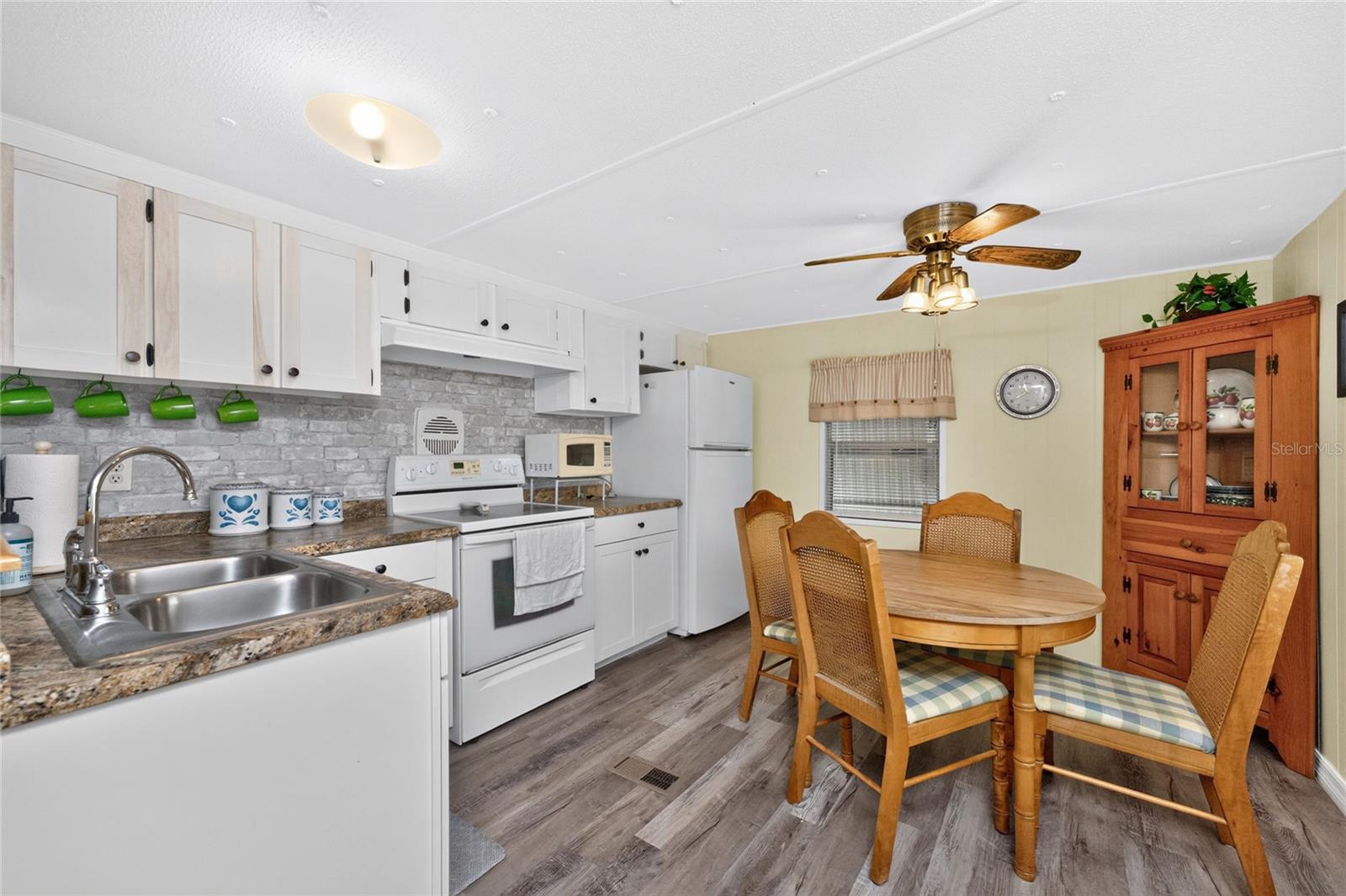 VILLAGE HOLIDAY LAKE - Residential