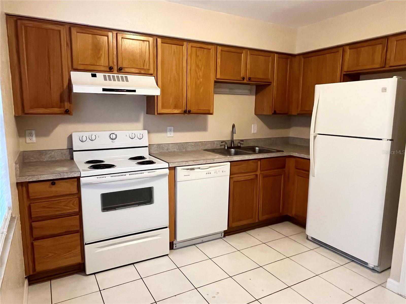 EMBASSY PARK TWNHMS CONDO - Residential Lease