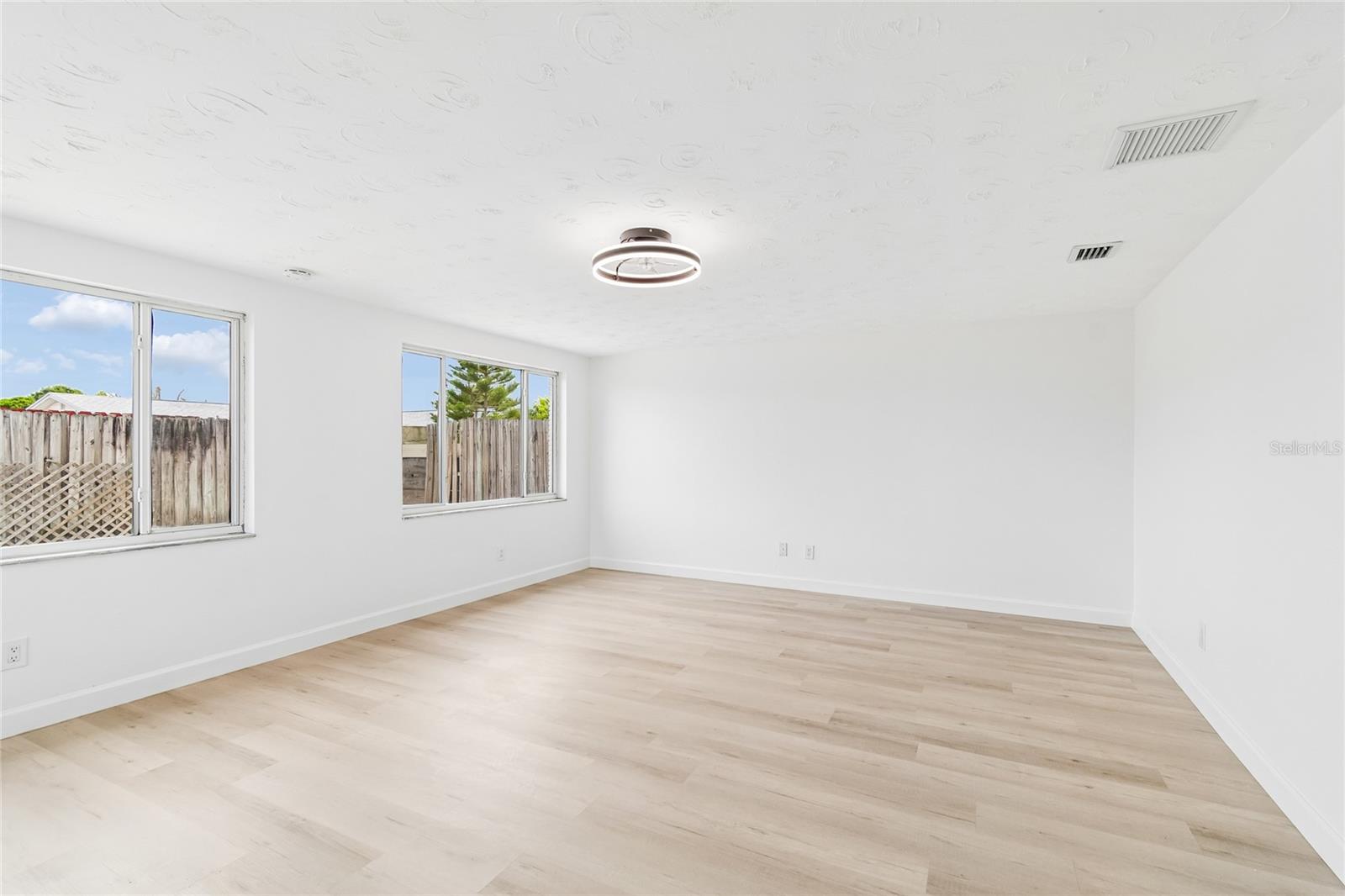ALOHA GARDENS - Residential