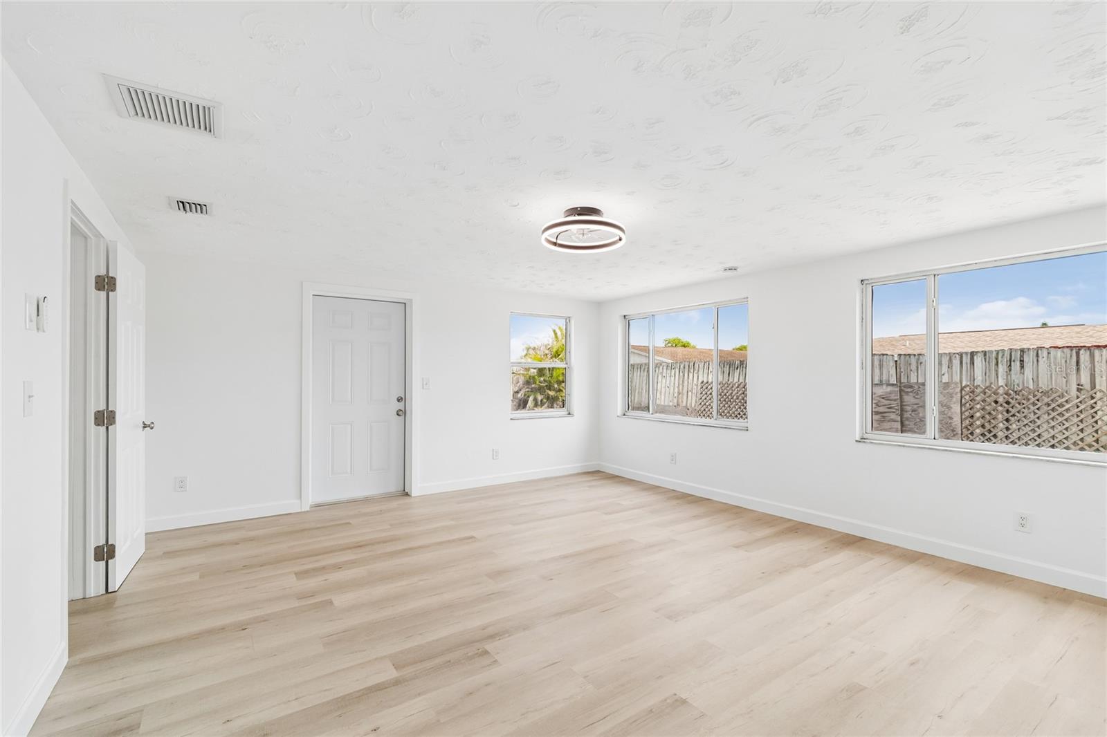 ALOHA GARDENS - Residential