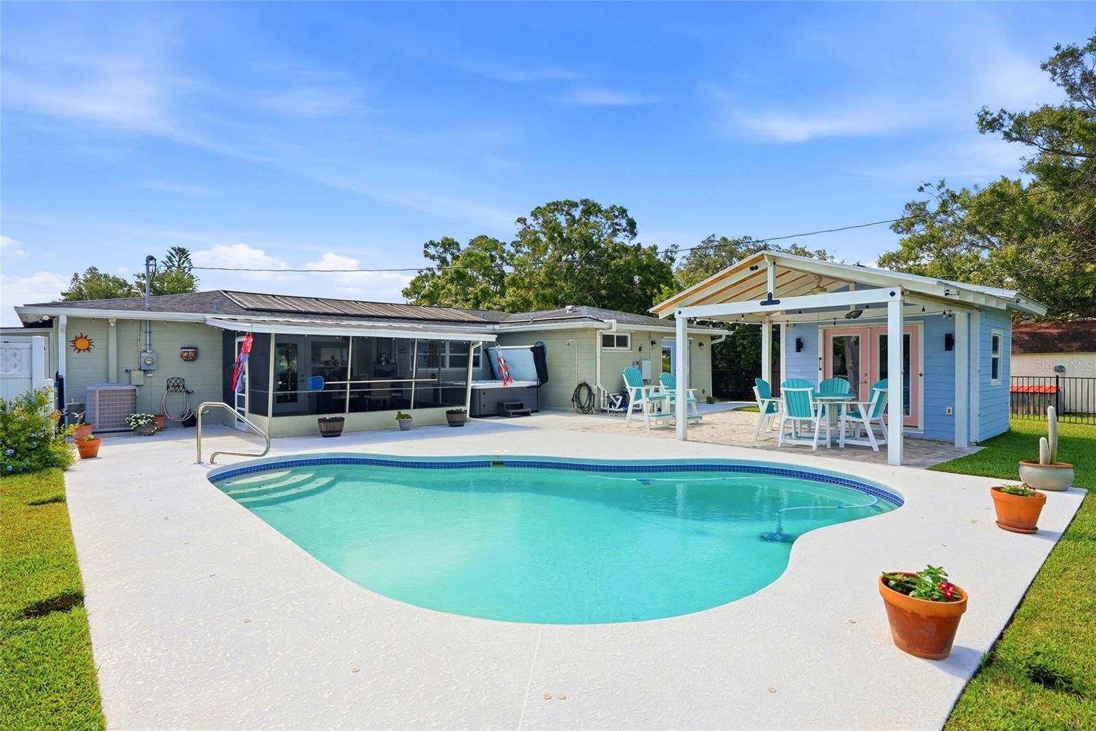KENNETH CITY - Residential