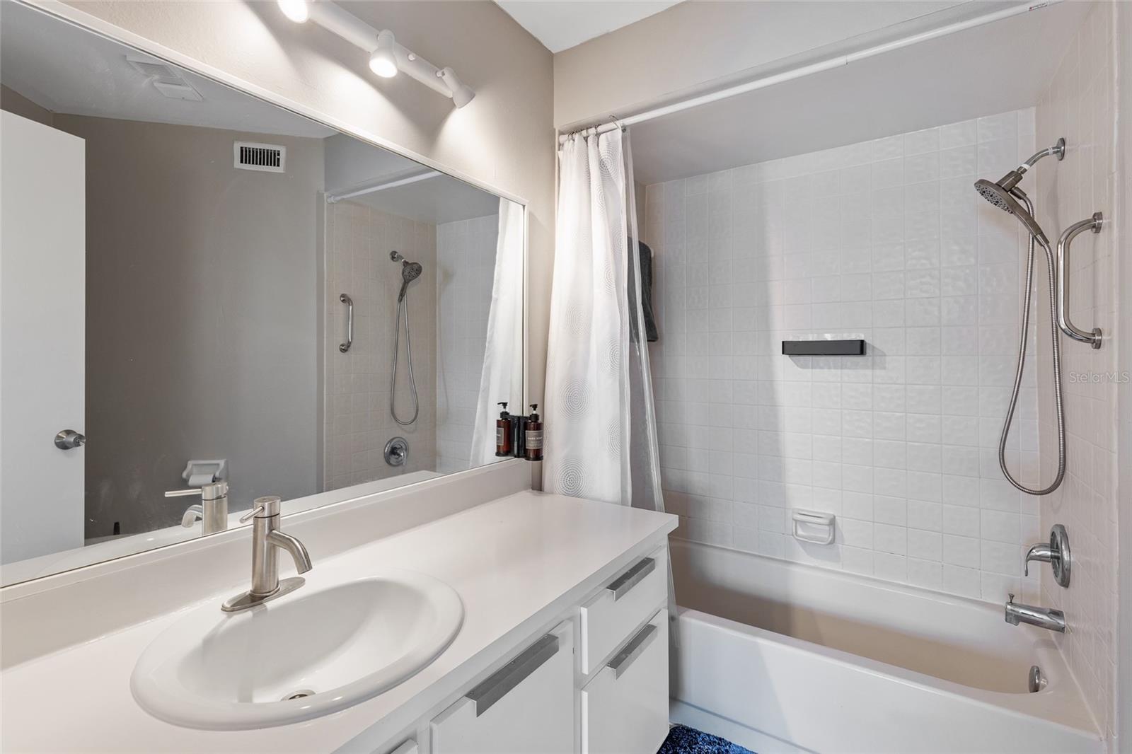 SOUTHPOINTE CONDO - Residential