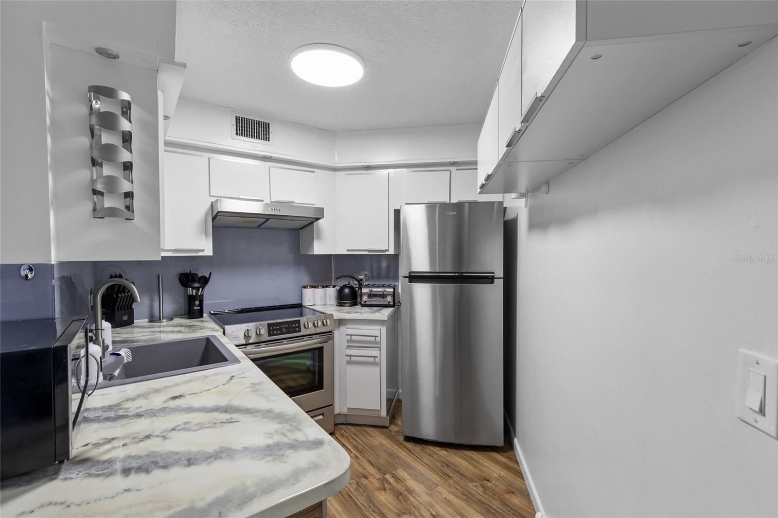 SOUTHPOINTE CONDO - Residential