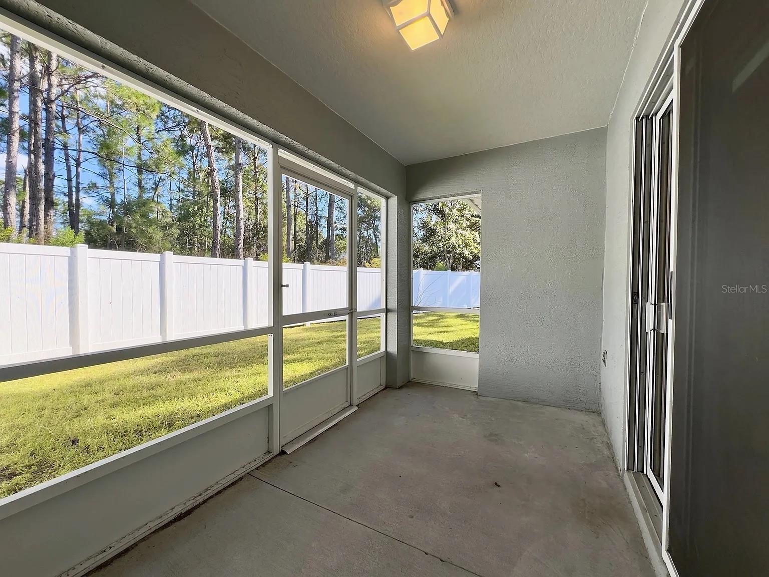 04 FAIRWAYS - Residential Lease