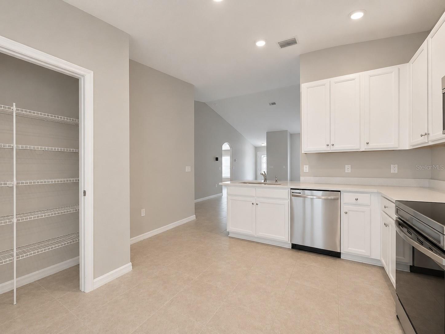 04 FAIRWAYS - Residential Lease