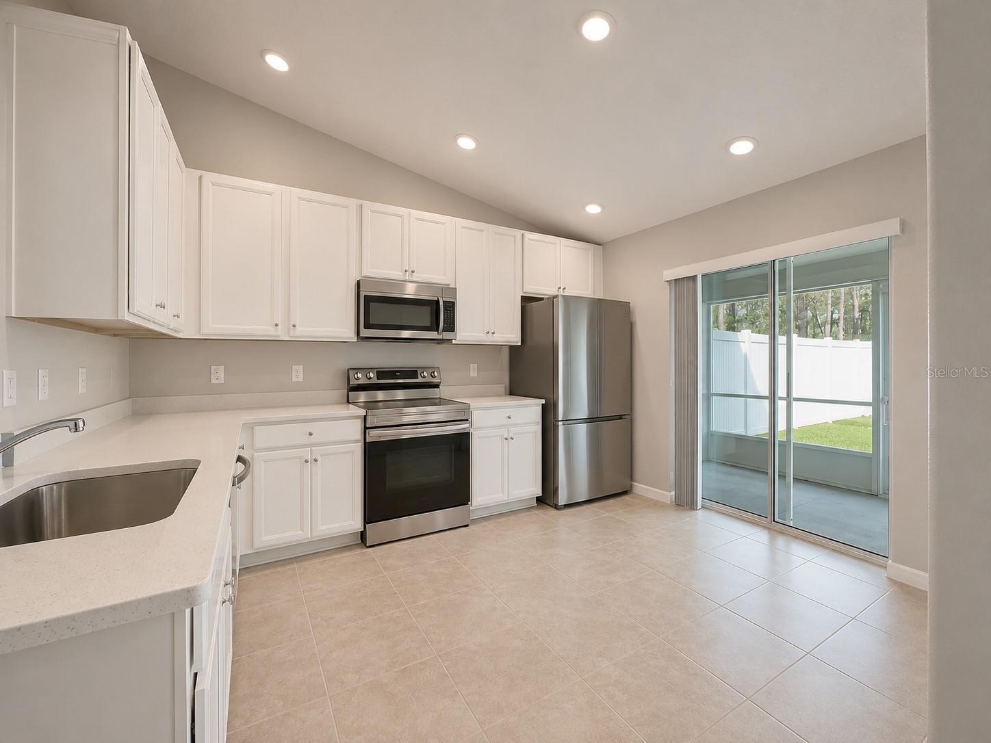 04 FAIRWAYS - Residential Lease