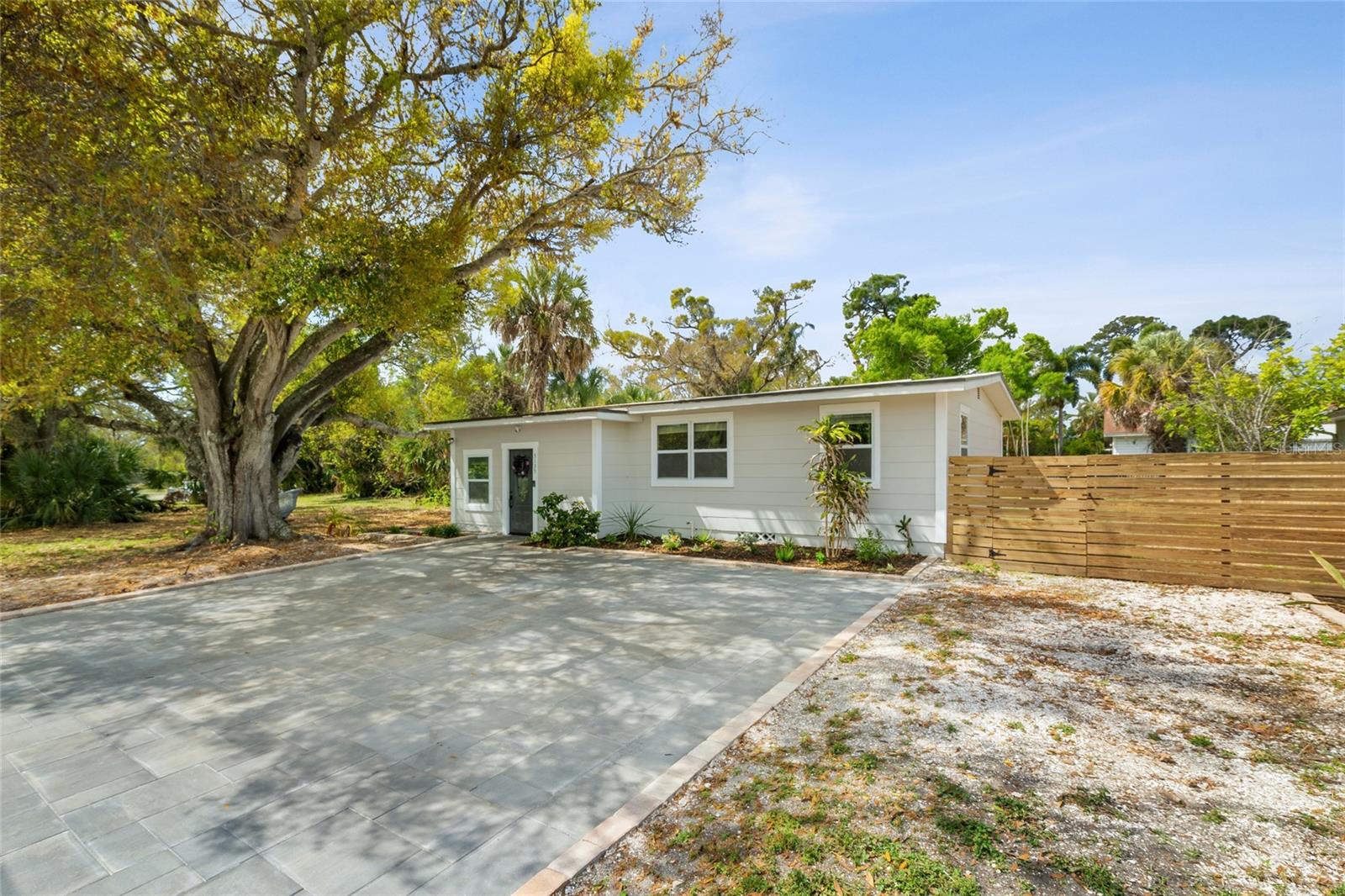 ARMSTRONG ACRES - Residential