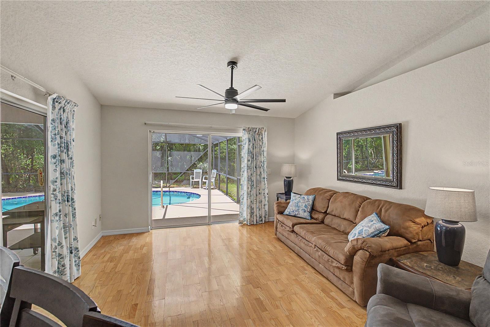 RAINBOW SPRINGS FOREST - Residential