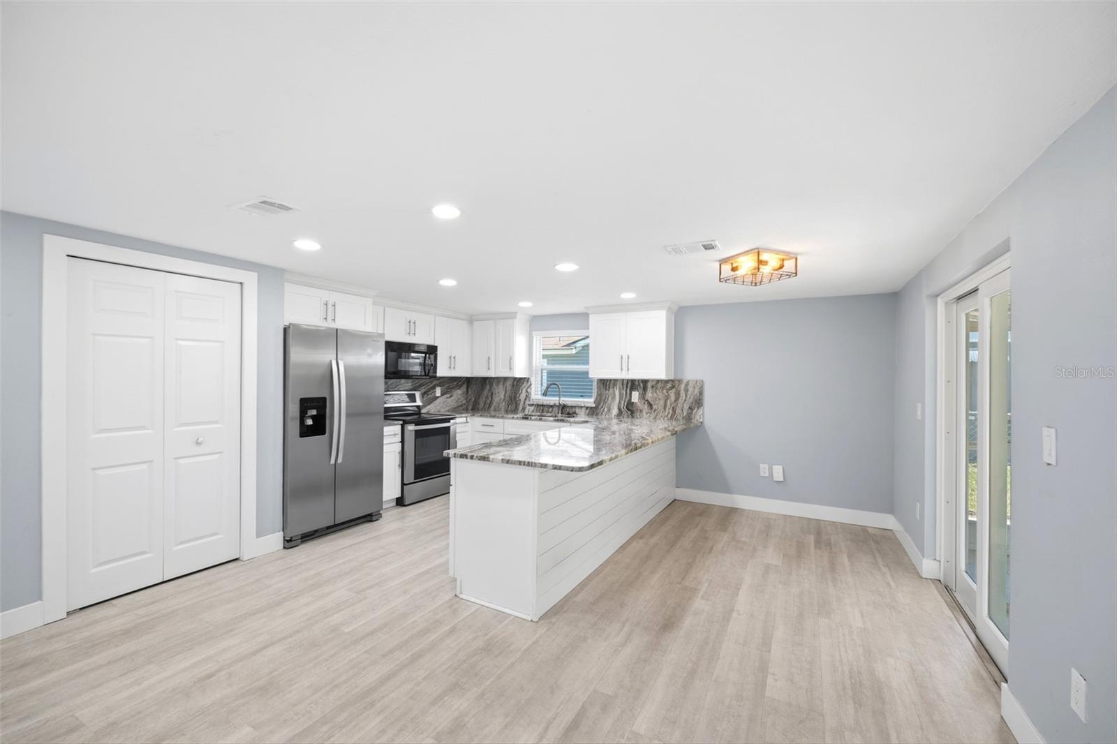 LEISURE BEACH - Residential
