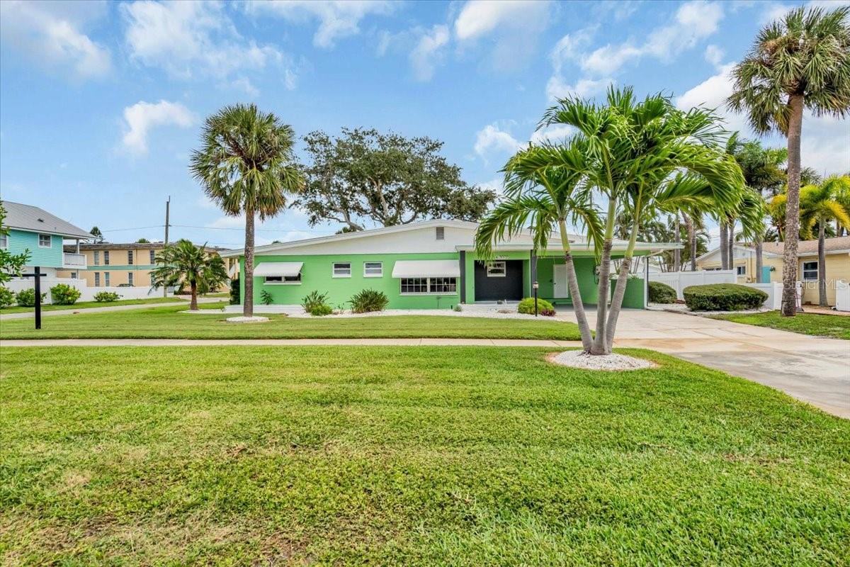 This beautifully remodeled Gulfport home is just blocks away from the Gulfport Historic Arts District, shops, dining, parks, and waterfront.
It sits on a double corner lot with alley access.  It has many new updates, brand new appliances, newer HVAC system, newer roof (only 4 years old), and a screened in back porch with Spa/Hot tub.  The open floorplan means lots of room for entertaining friends and family.  This is a chance to be close to the excitement of downtown while also enjoying the relaxing community vibes of this Gulfport neighborhood!