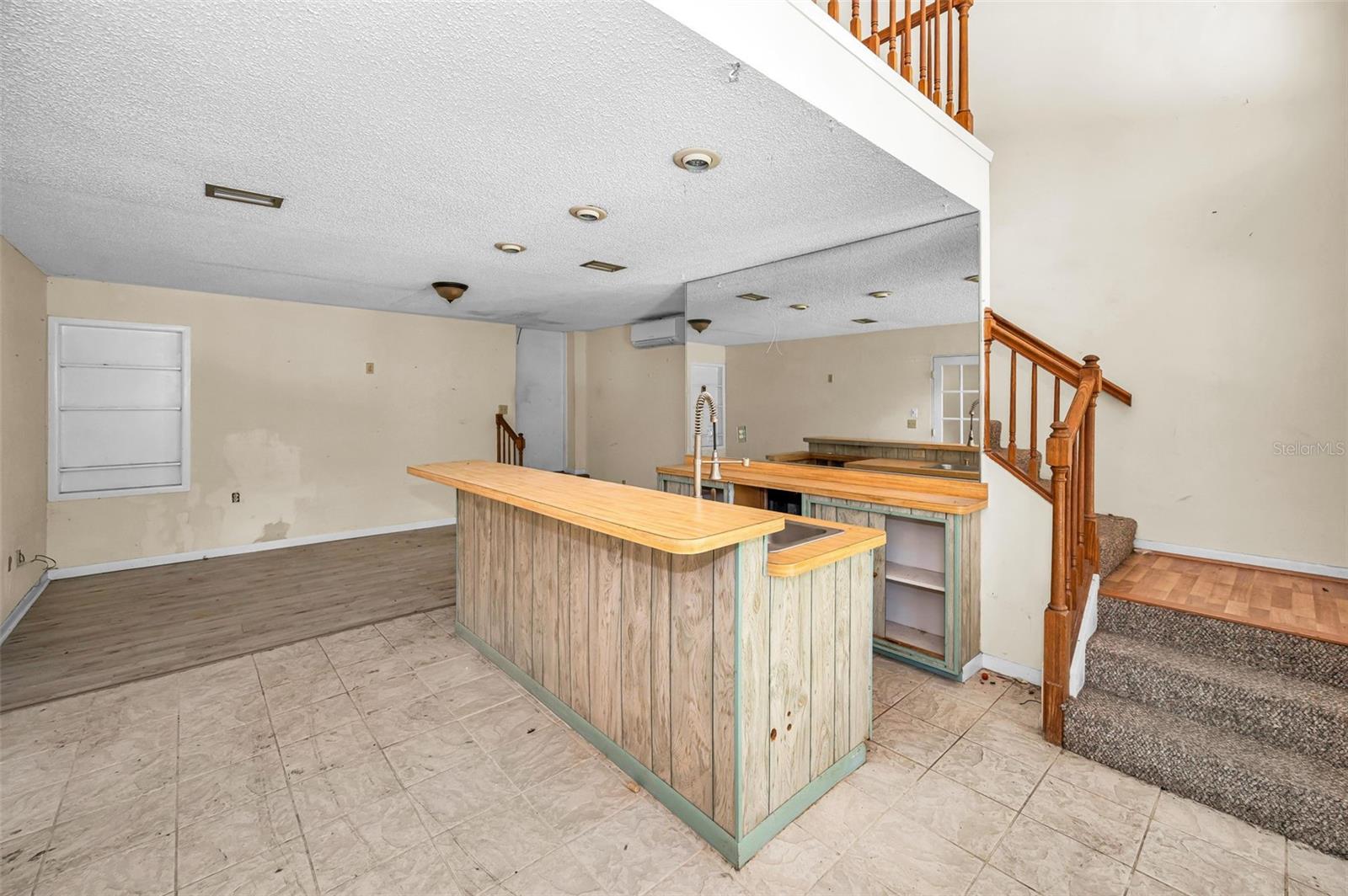 YOUNGS SUB DE LUXE - Residential